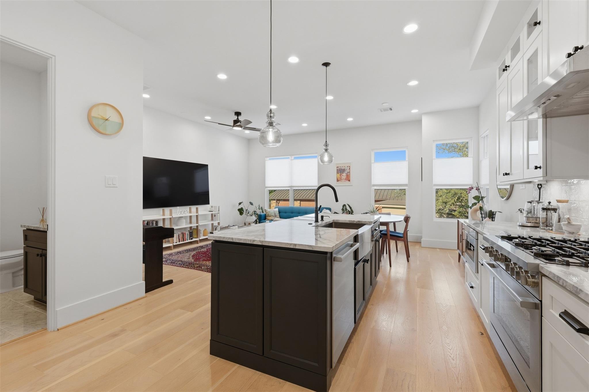 732 W 17th Street