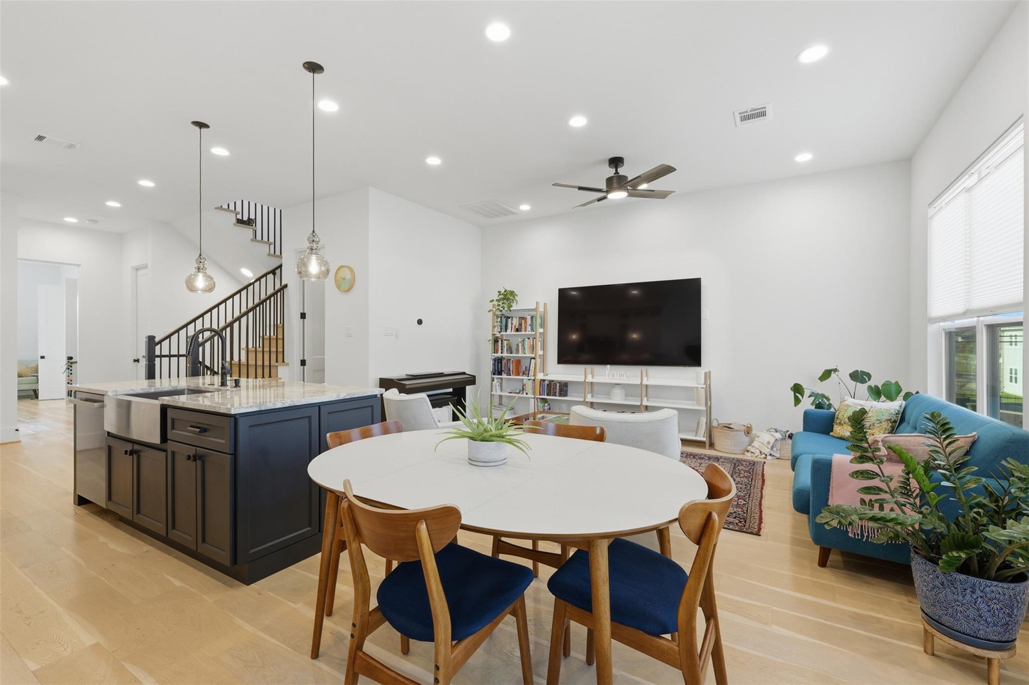 732 W 17th Street