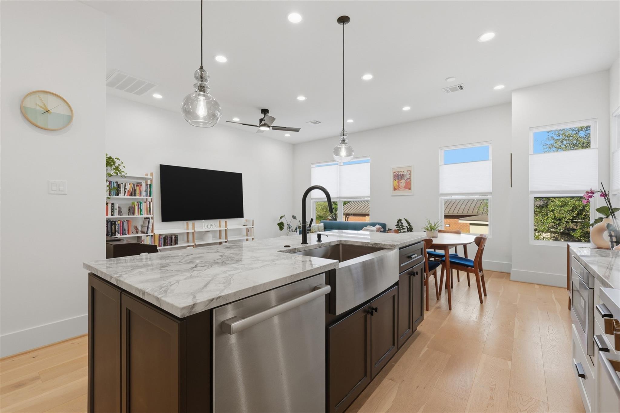 732 W 17th Street