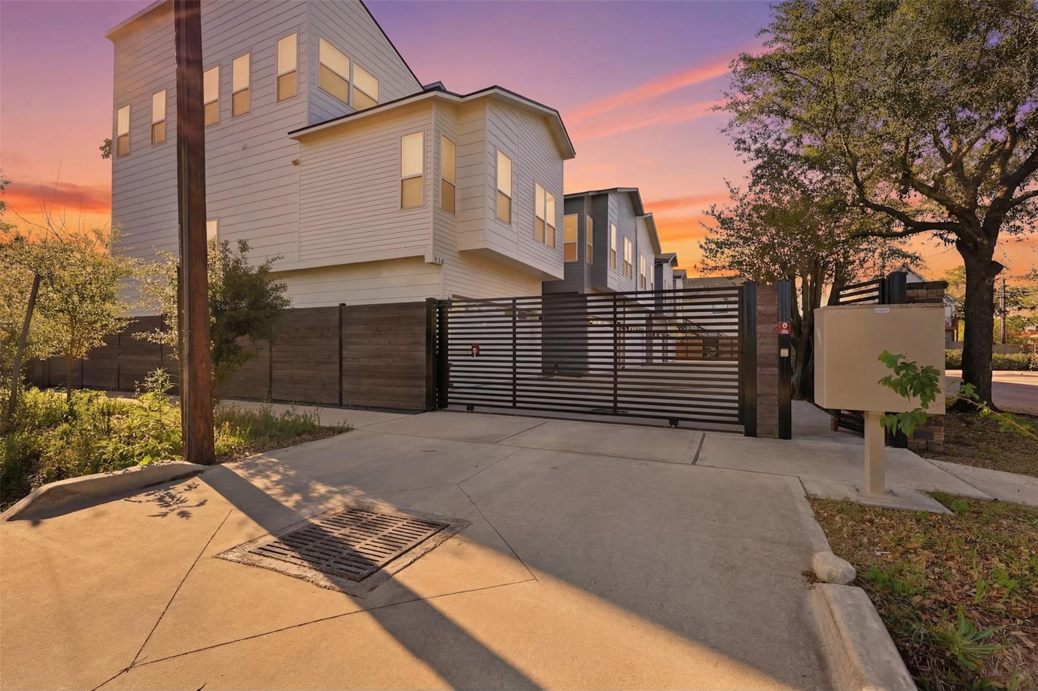 732 W 17th Street
