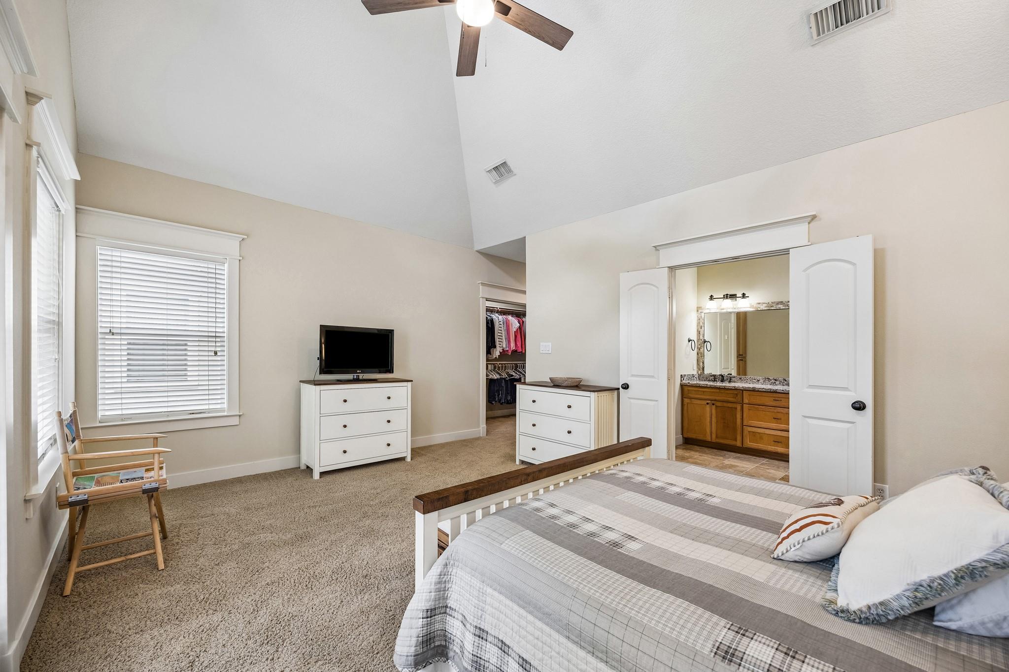 1017 W 16th Street W