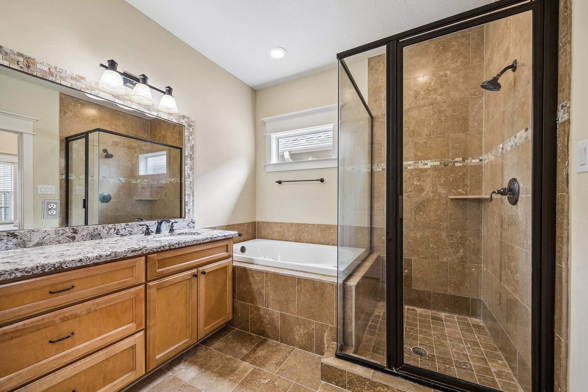 1017 W 16th Street W