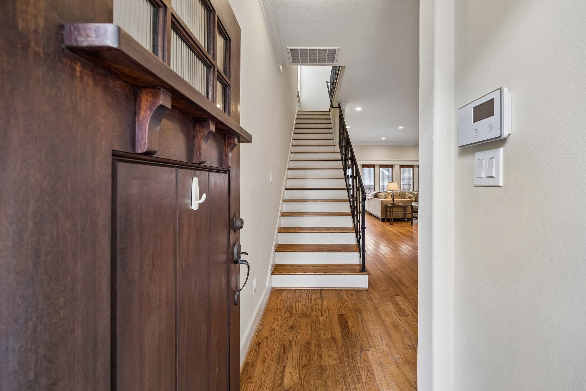 1017 W 16th Street W