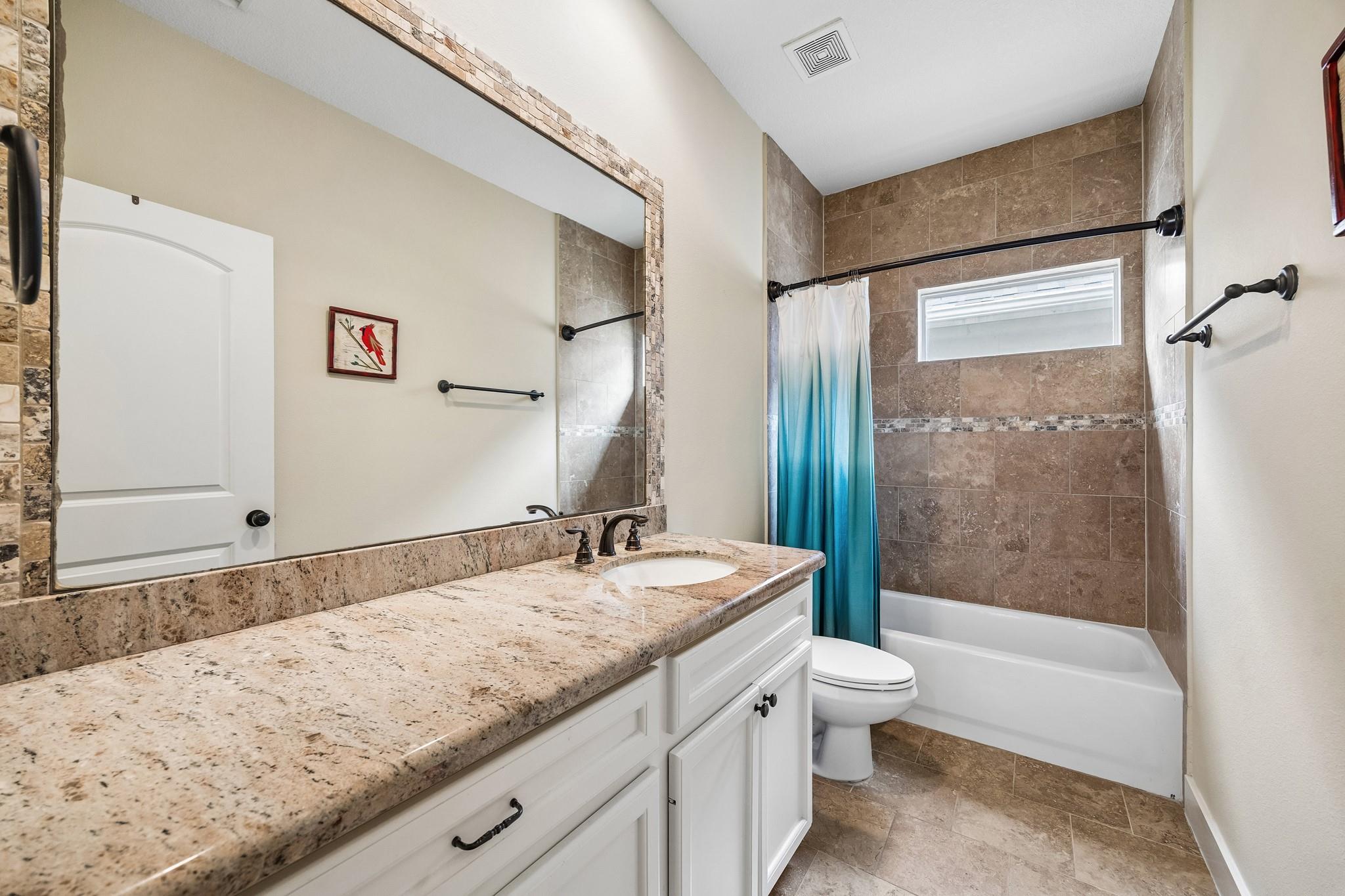 1017 W 16th Street W