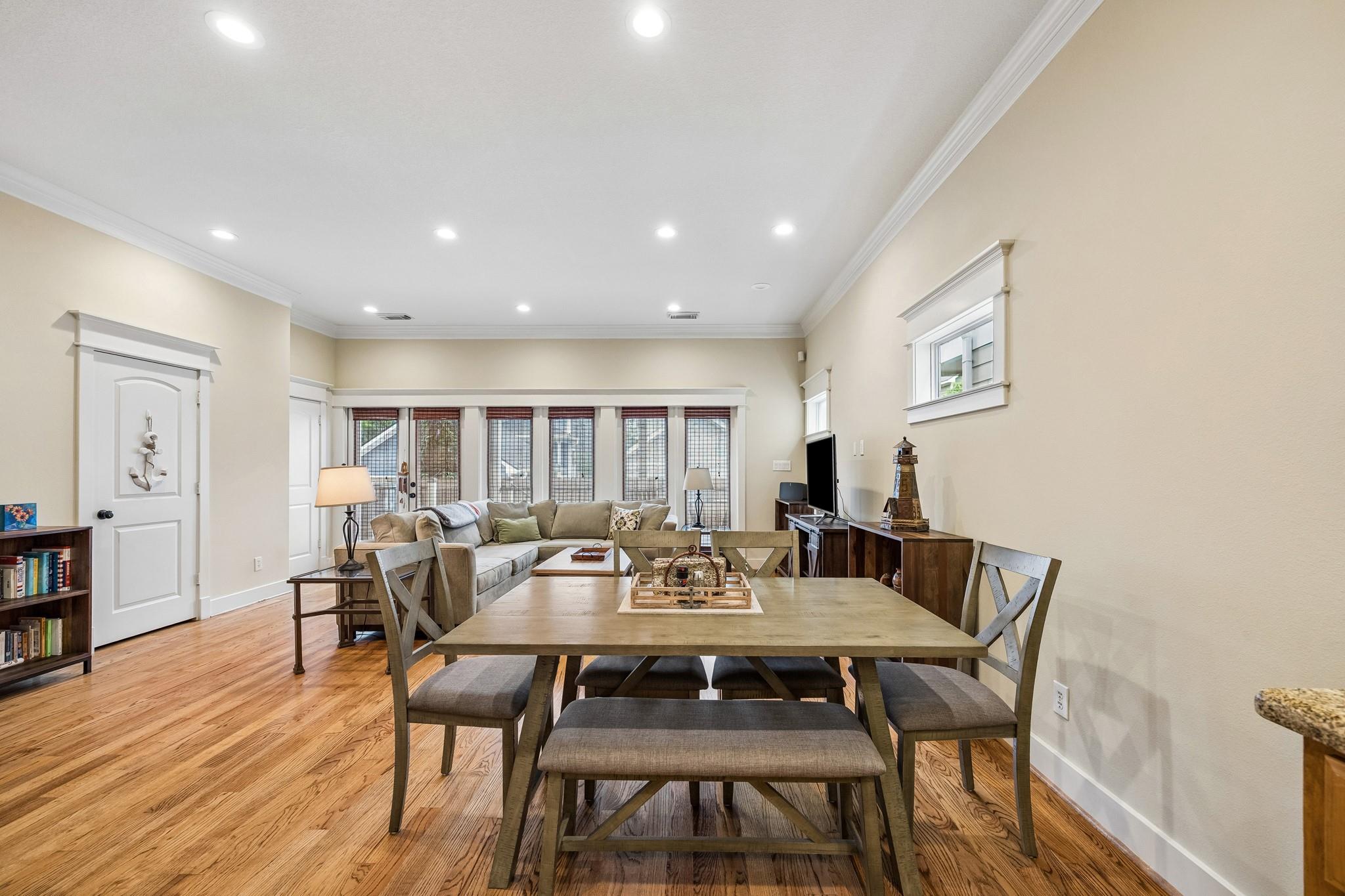 1017 W 16th Street W