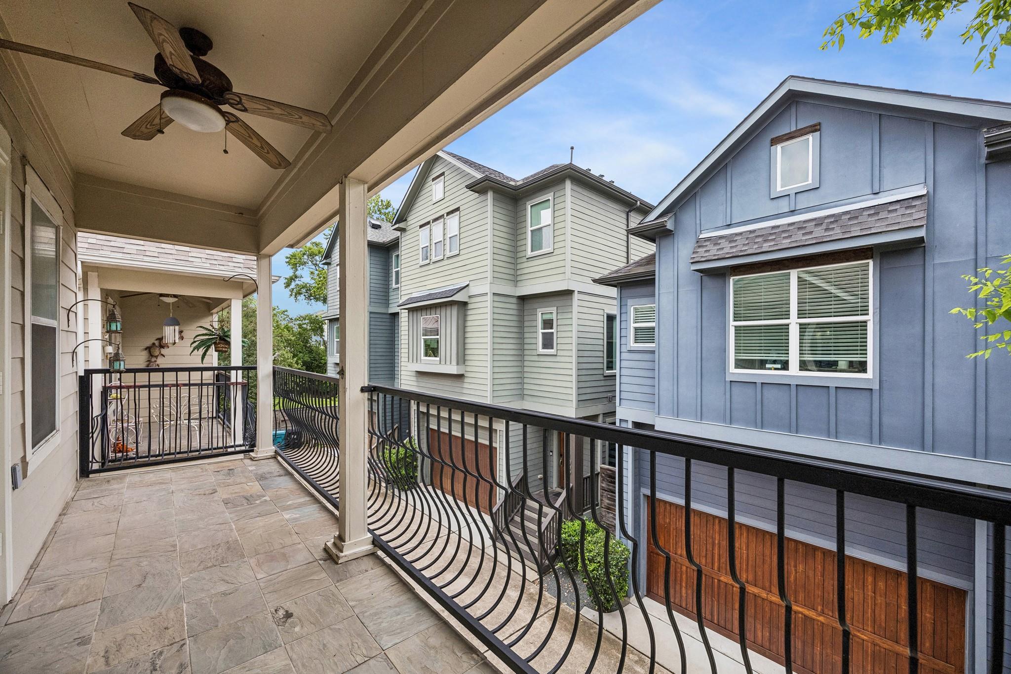 1017 W 16th Street W