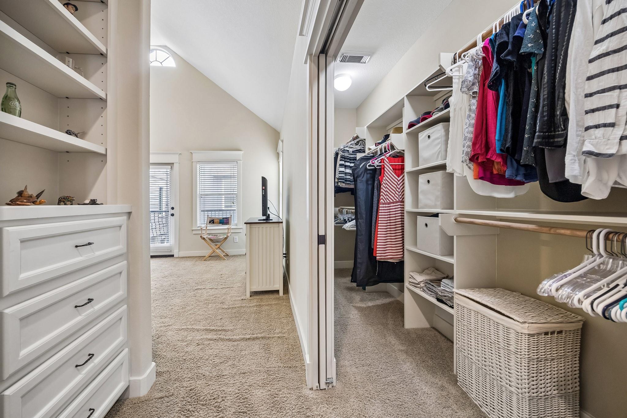 1017 W 16th Street W