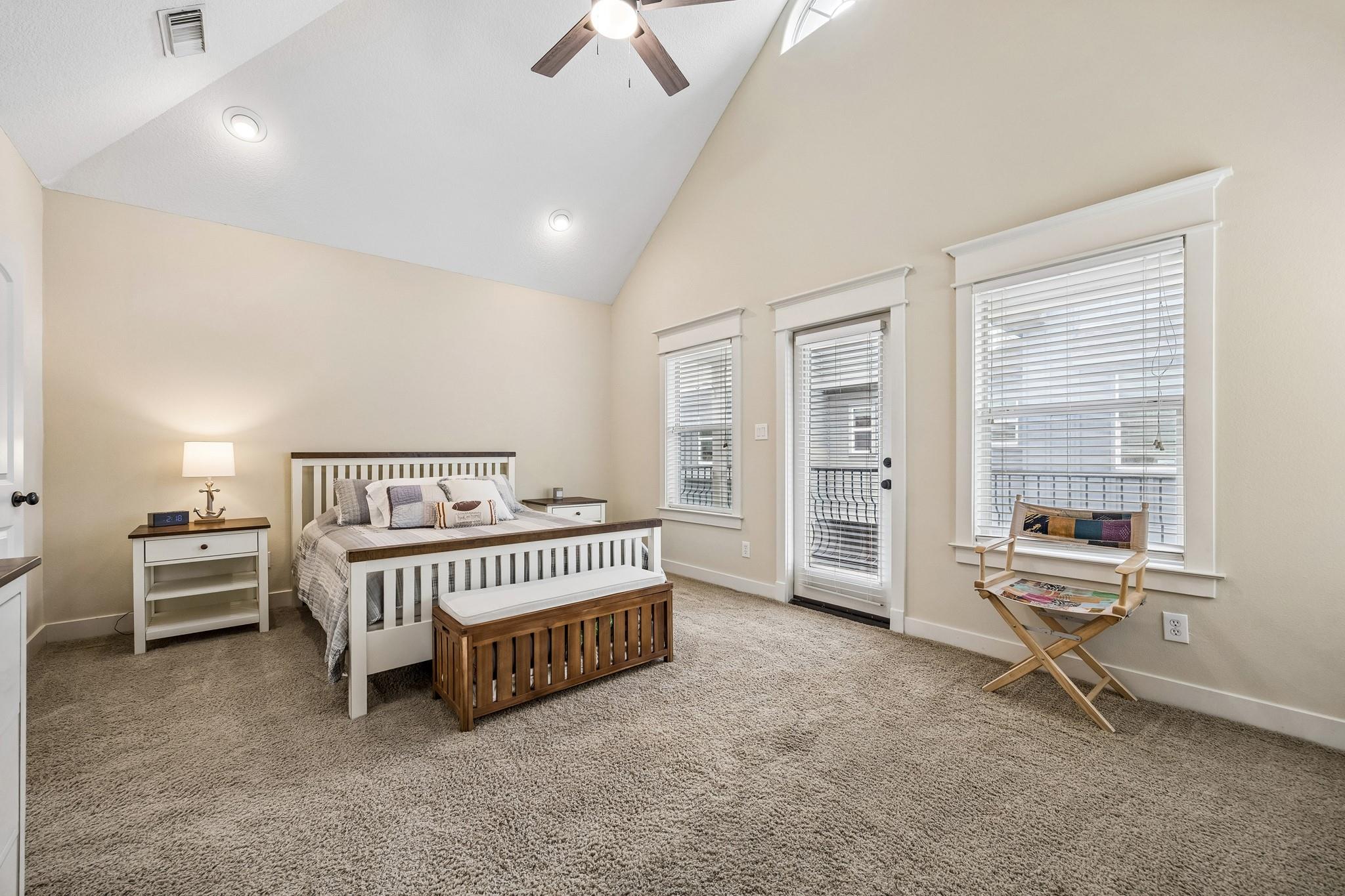 1017 W 16th Street W