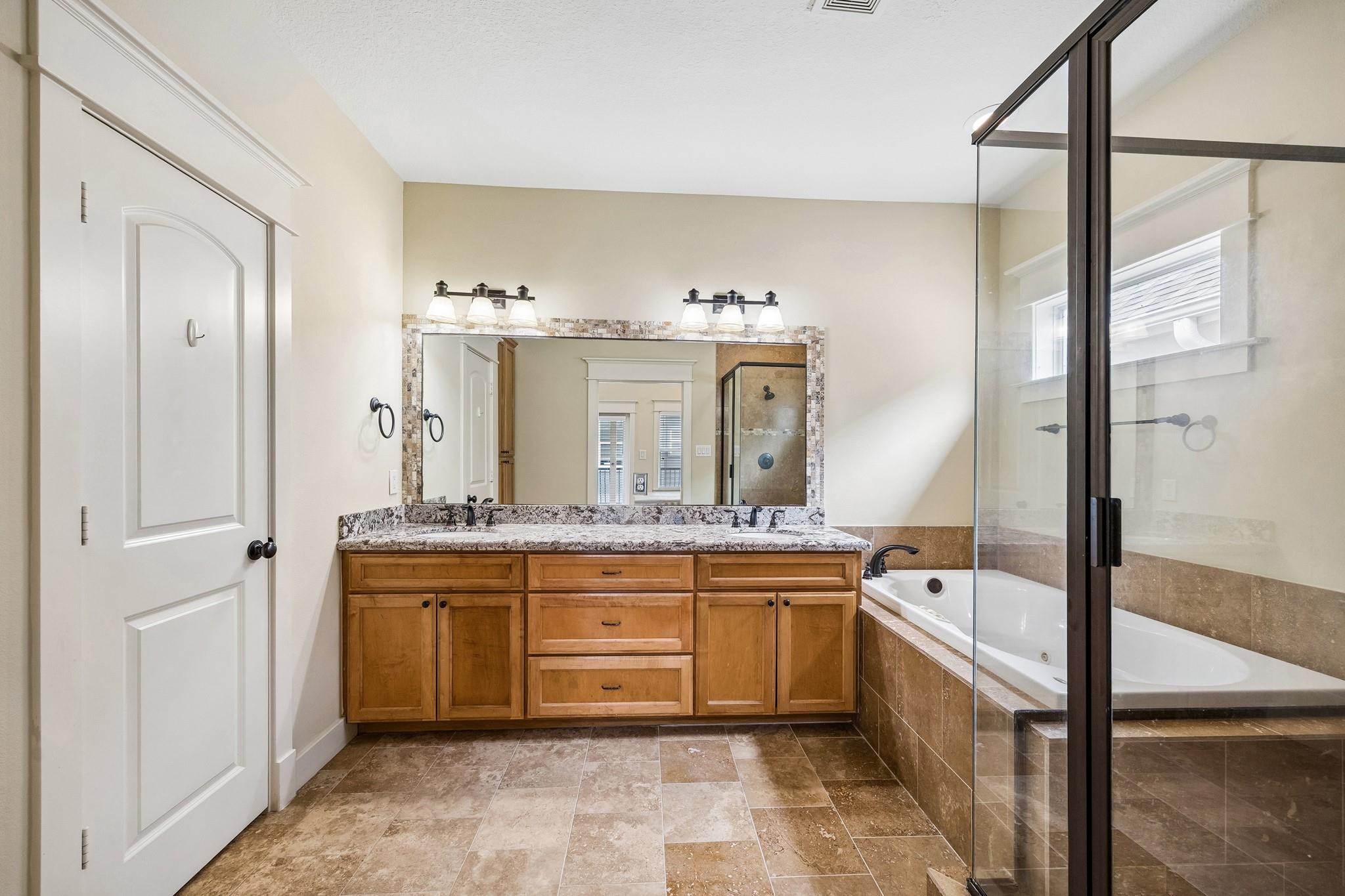 1017 W 16th Street W