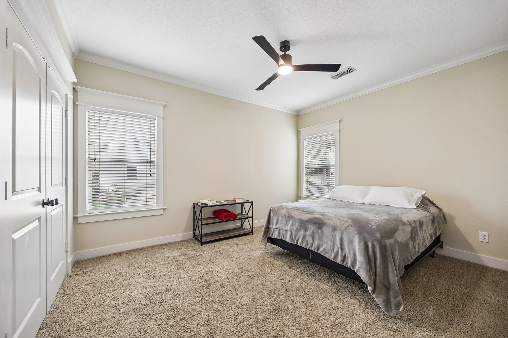 1017 W 16th Street W