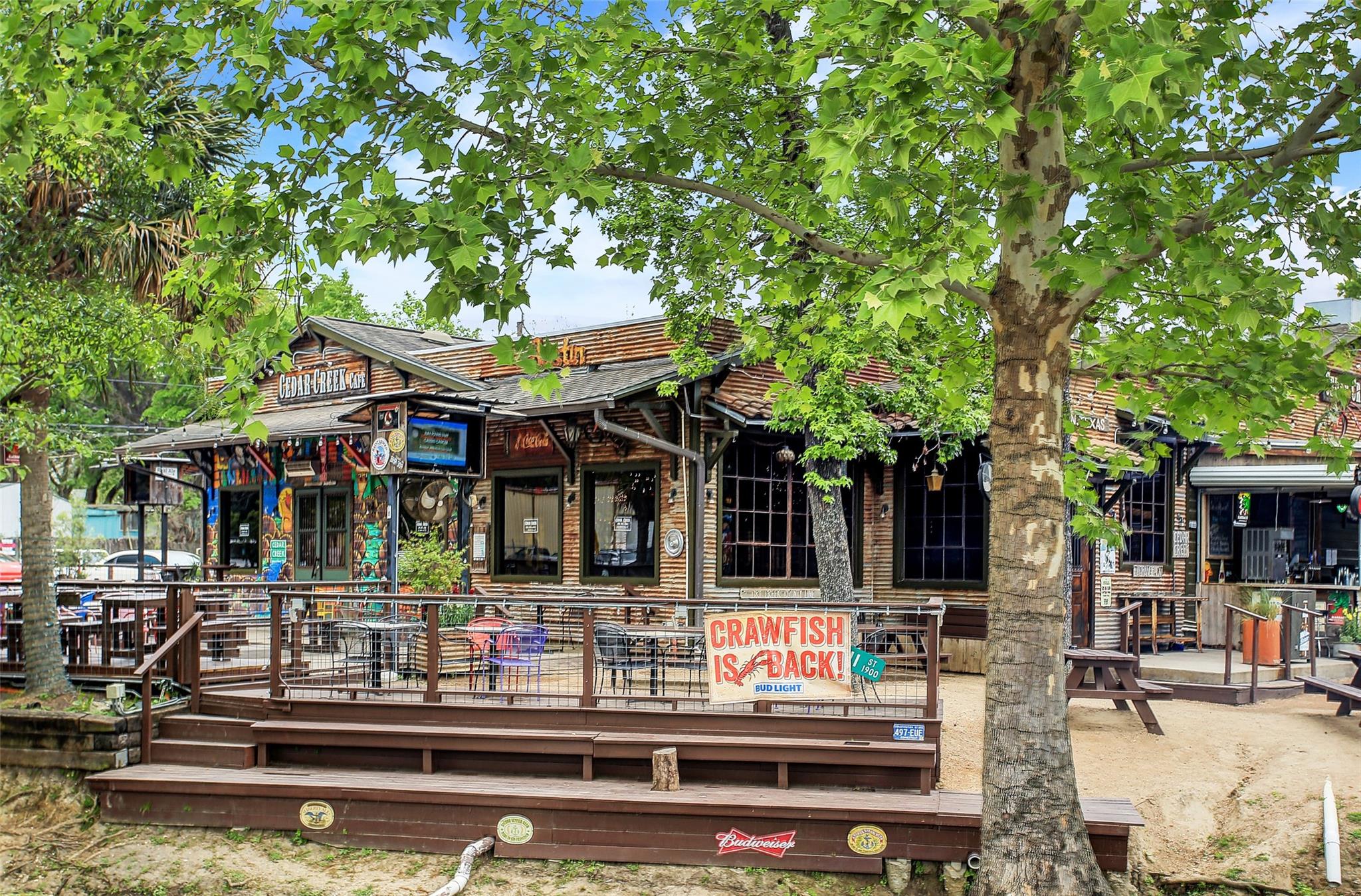 1017 W 16th Street W