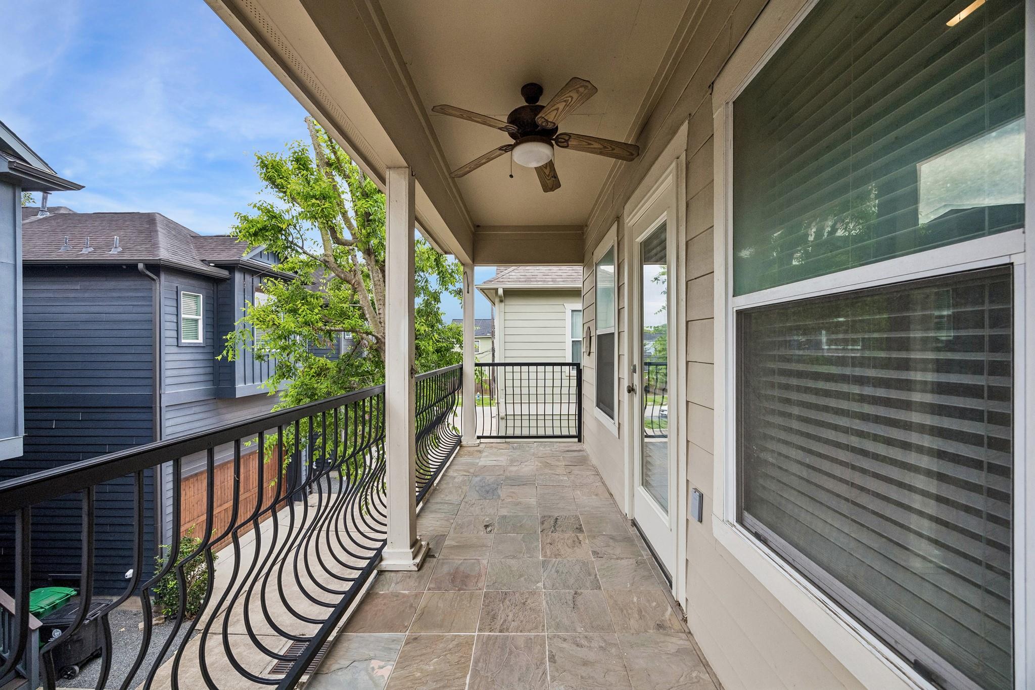 1017 W 16th Street W