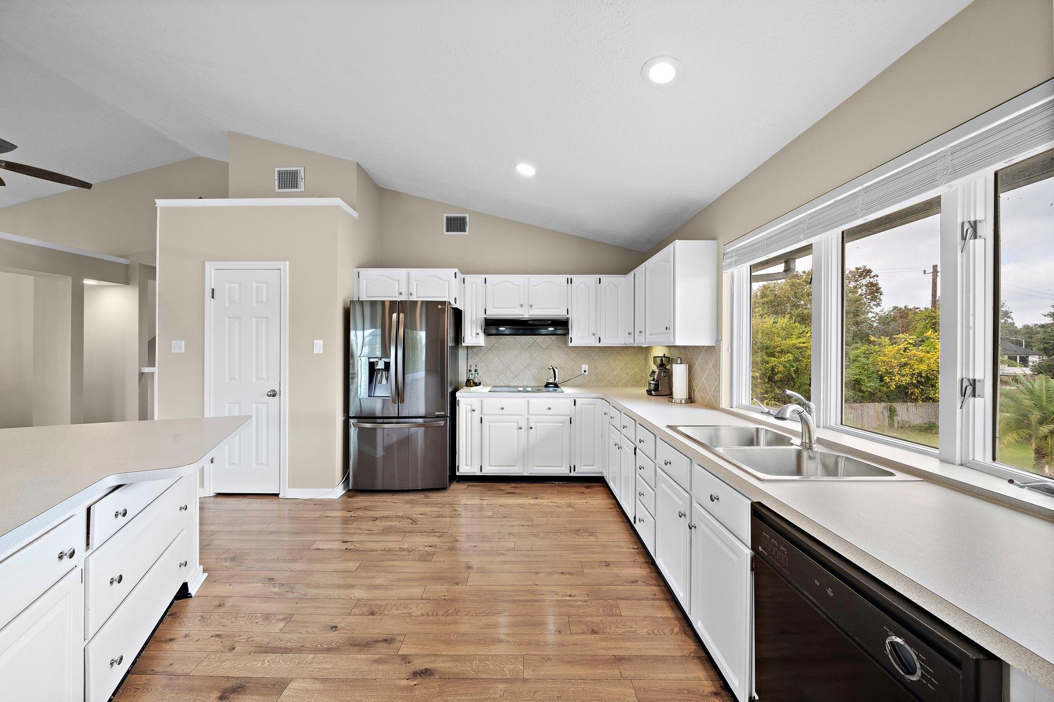 2523 Baycrest Drive