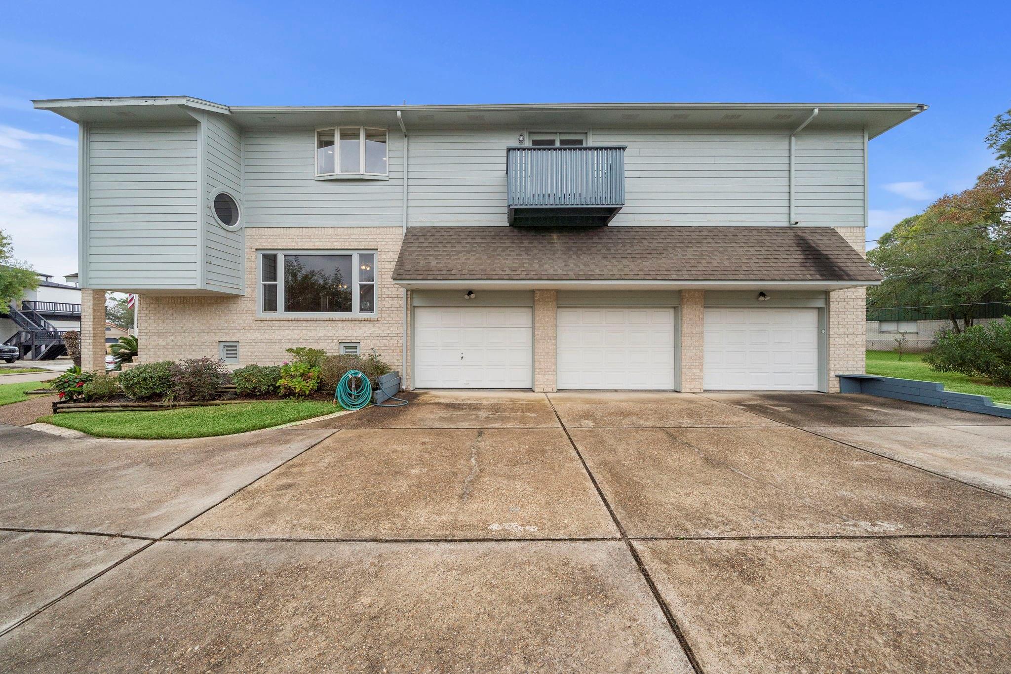 2523 Baycrest Drive