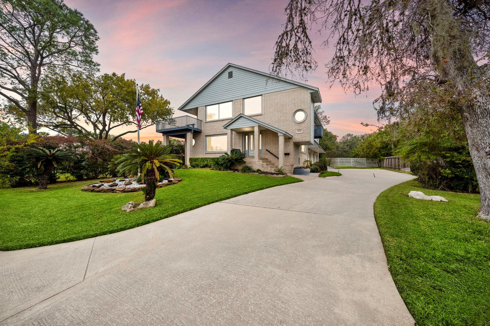 2523 Baycrest Drive