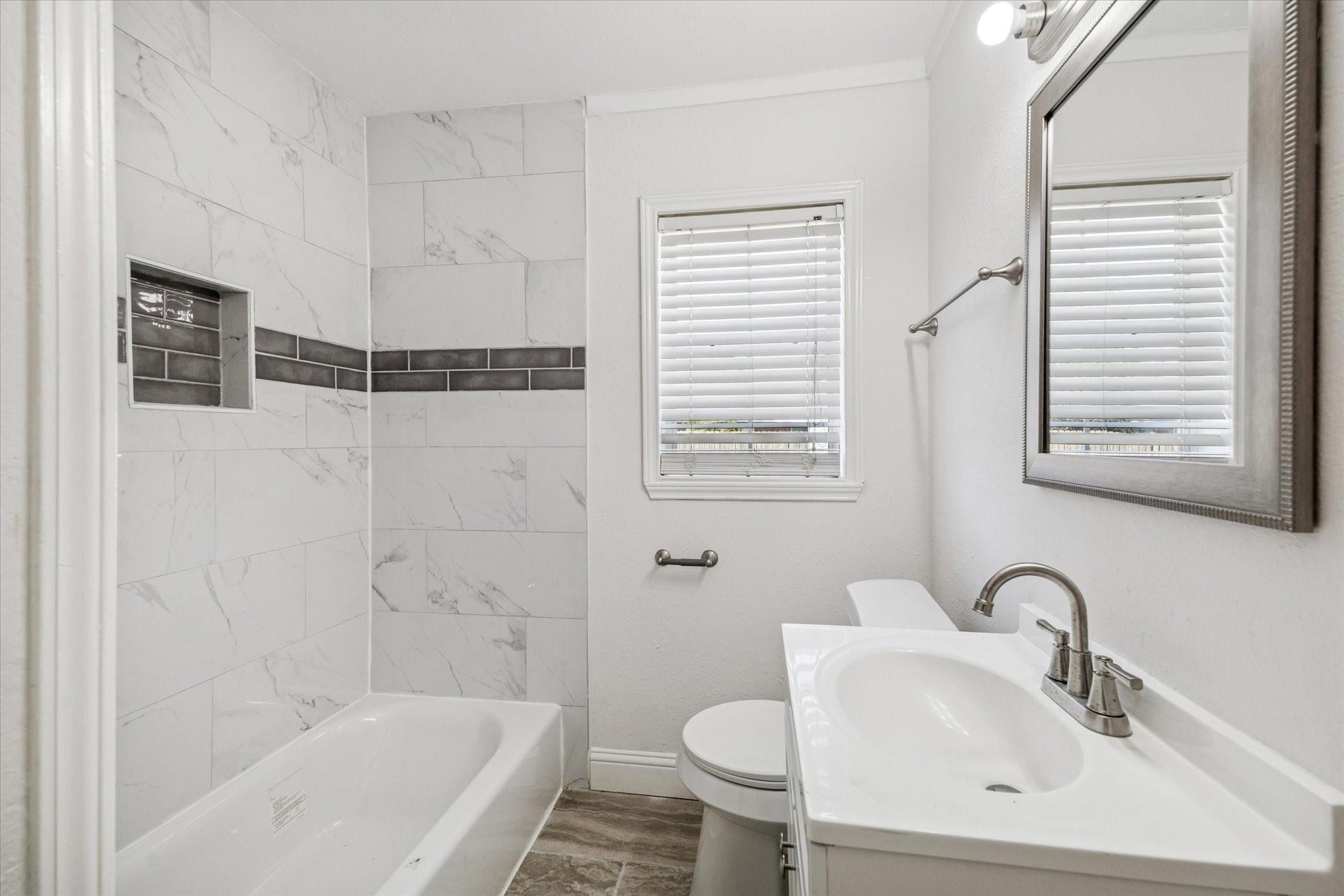 129 E 6th Street, Deer Park