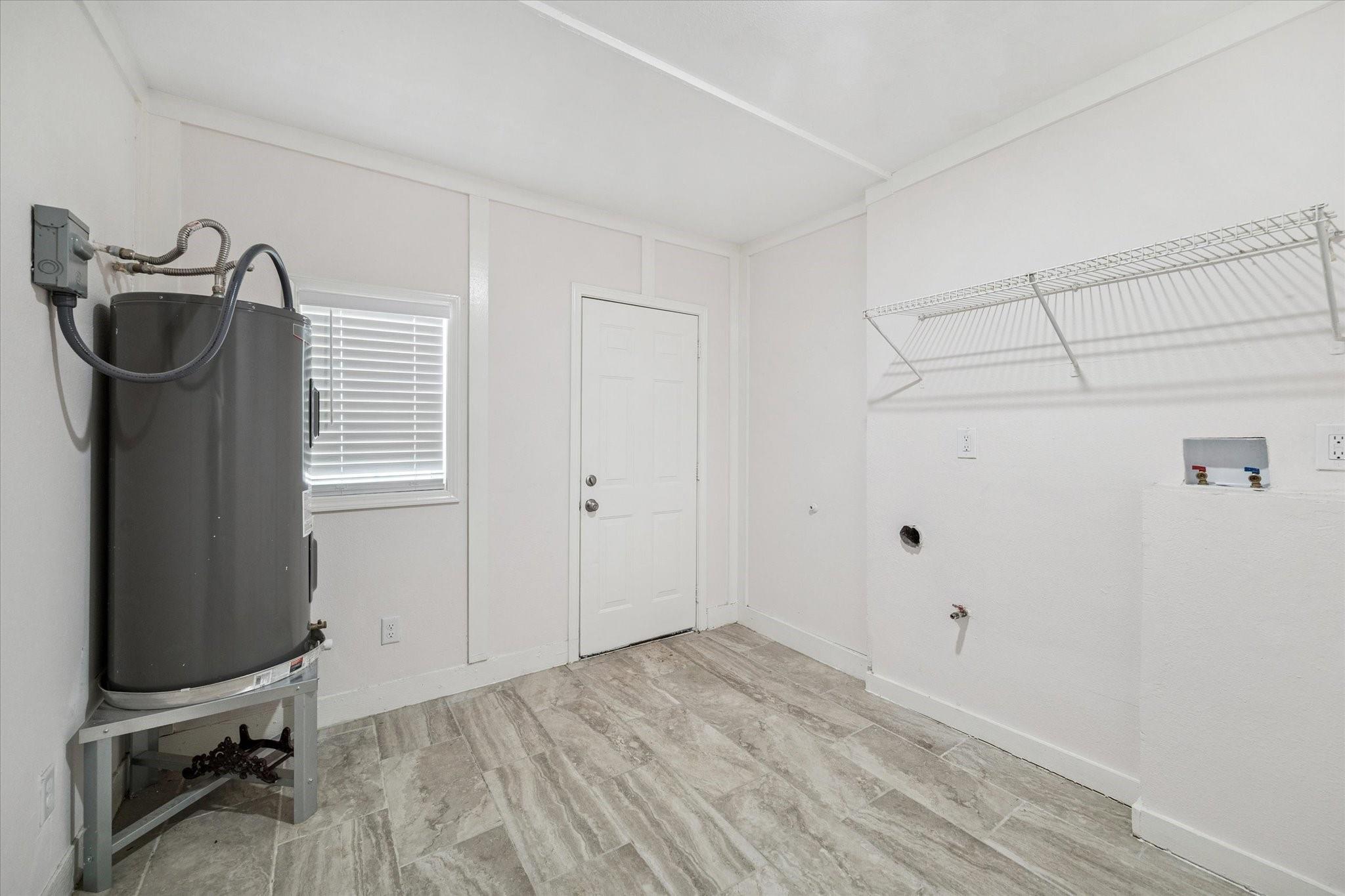 129 E 6th Street, Deer Park