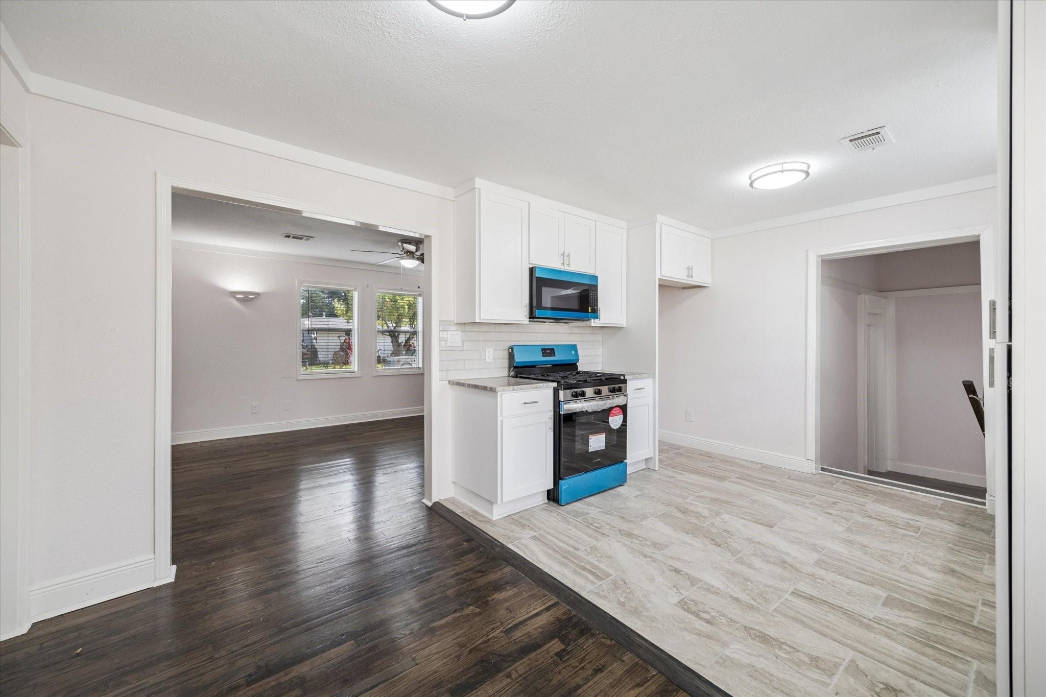 129 E 6th Street, Deer Park