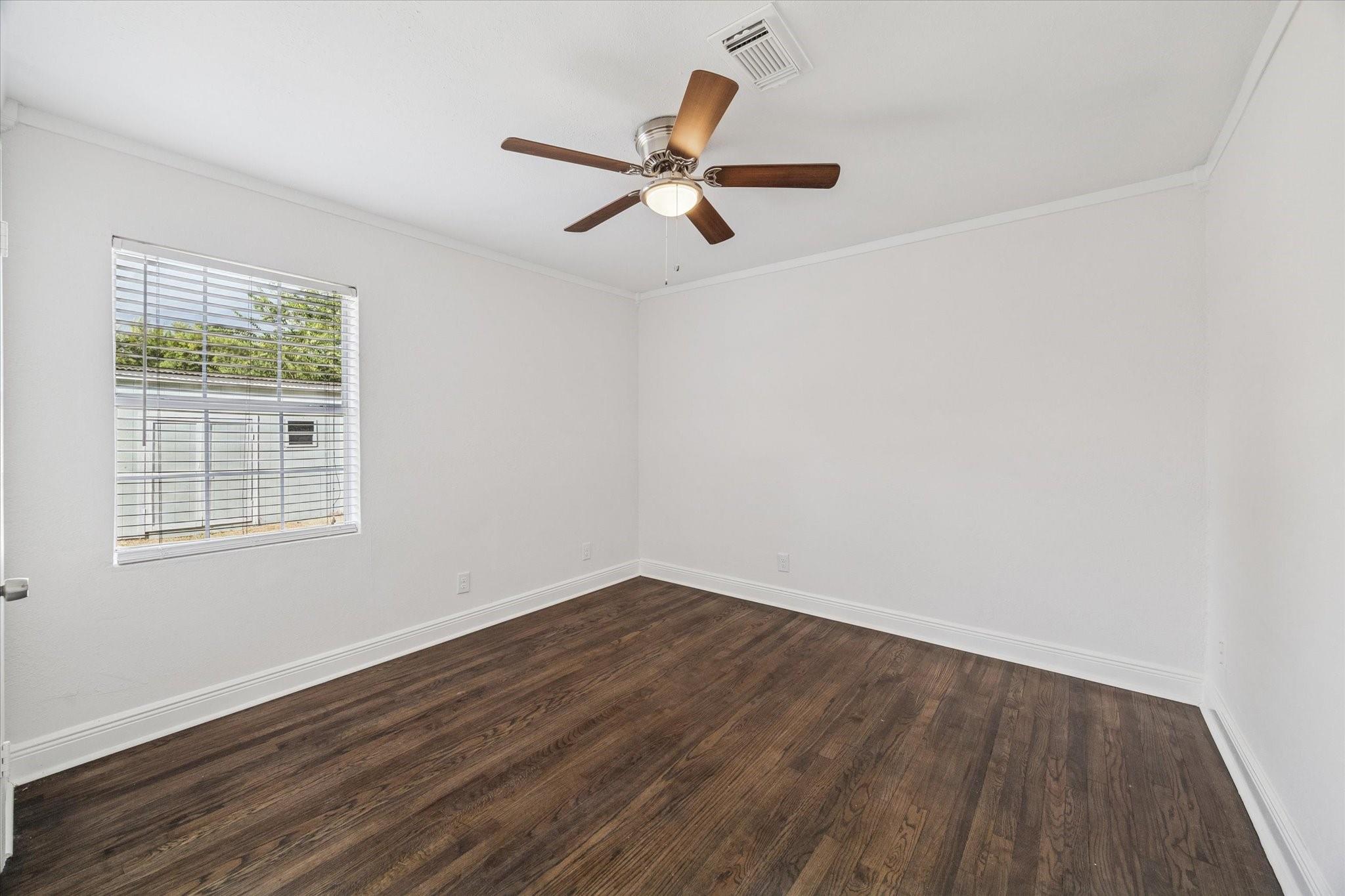 129 E 6th Street, Deer Park