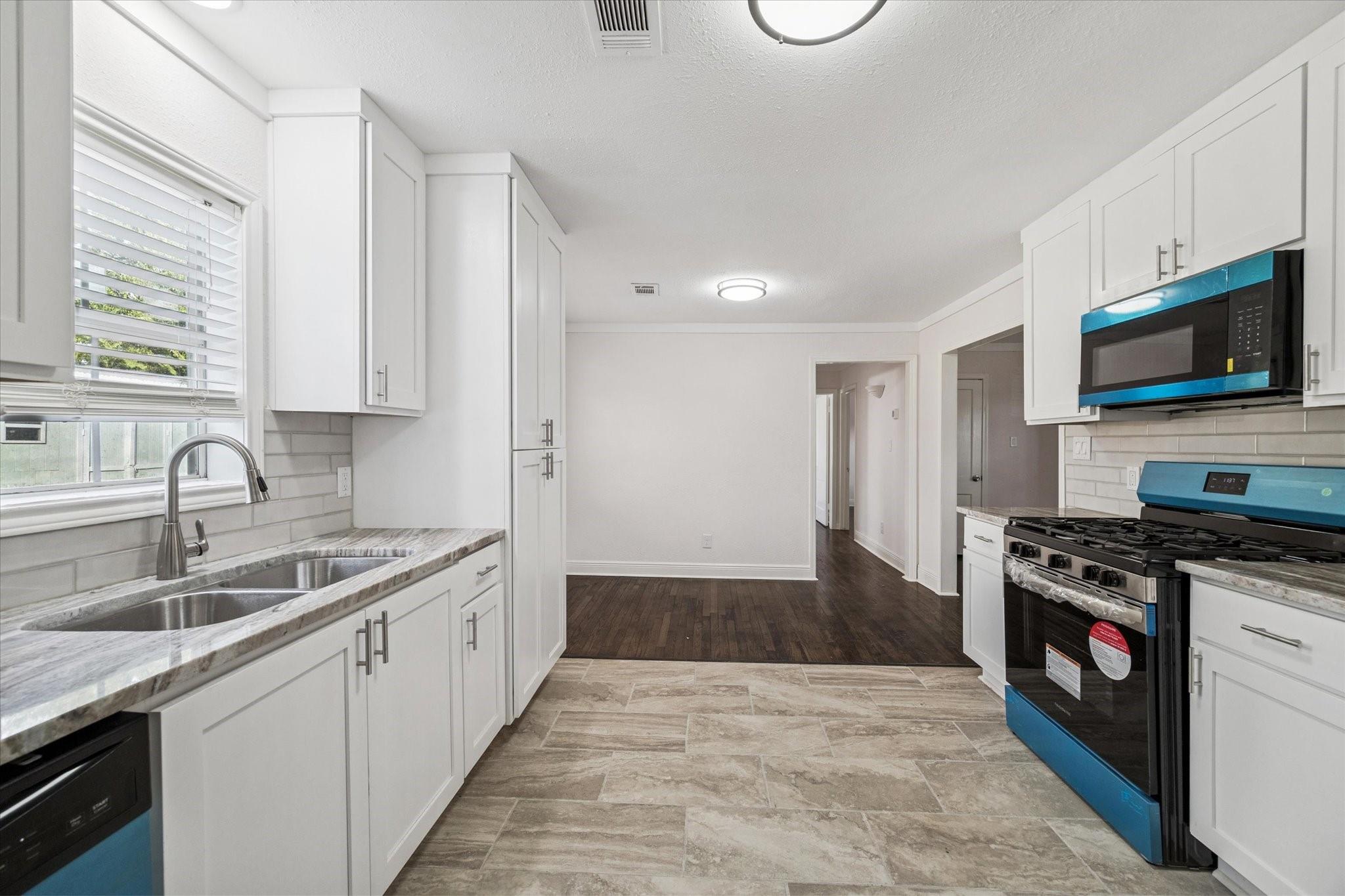 129 E 6th Street, Deer Park