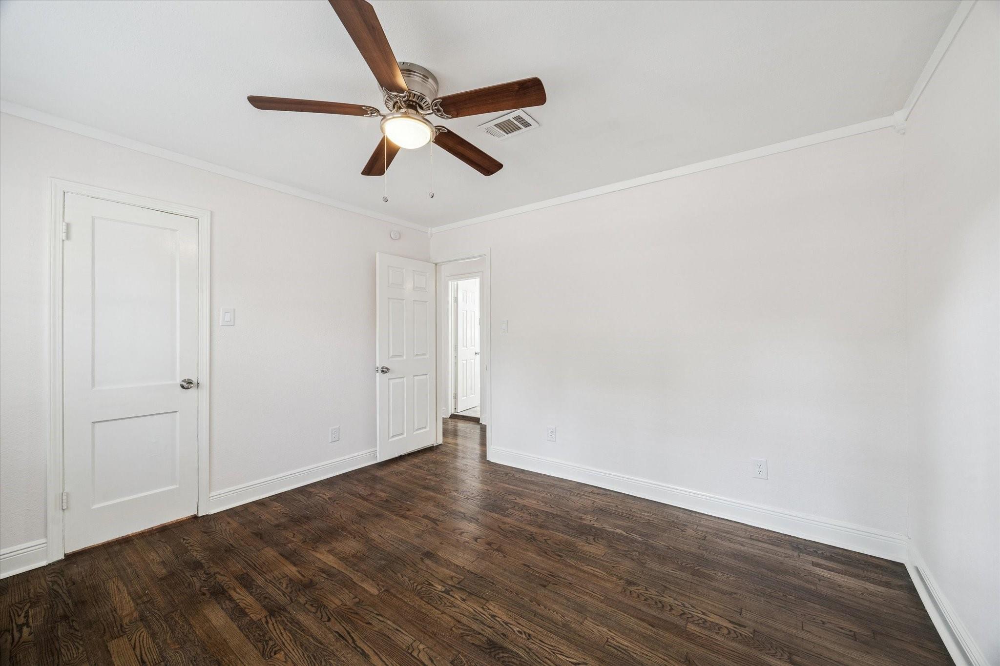 129 E 6th Street, Deer Park