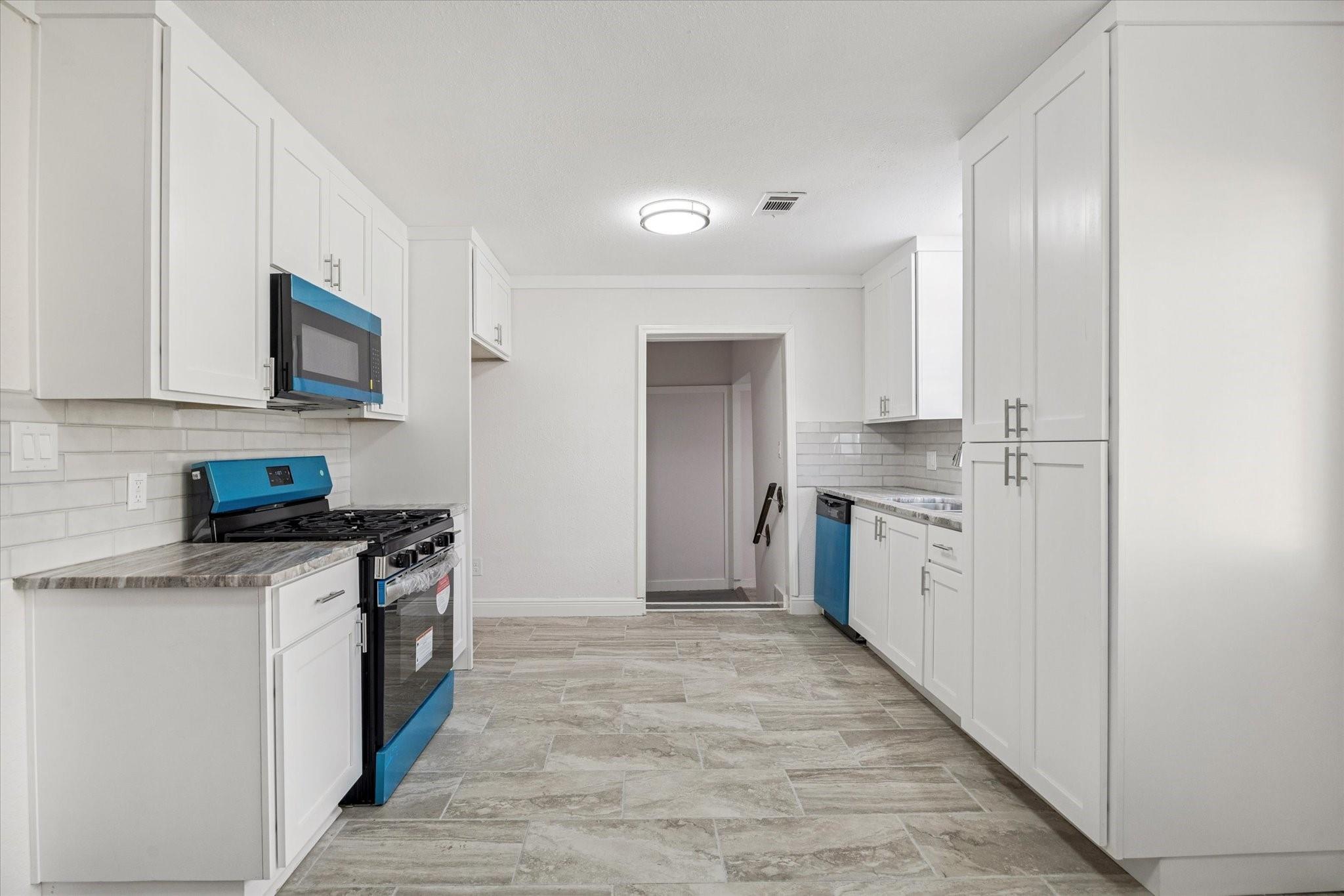 129 E 6th Street, Deer Park