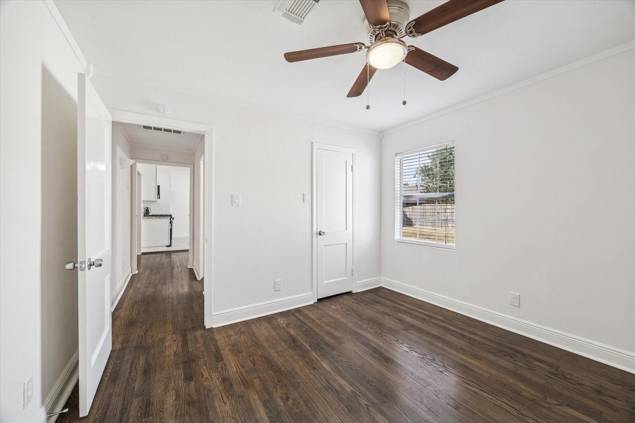 129 E 6th Street, Deer Park