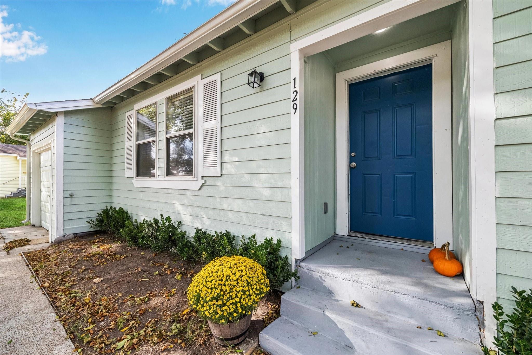 129 E 6th Street, Deer Park