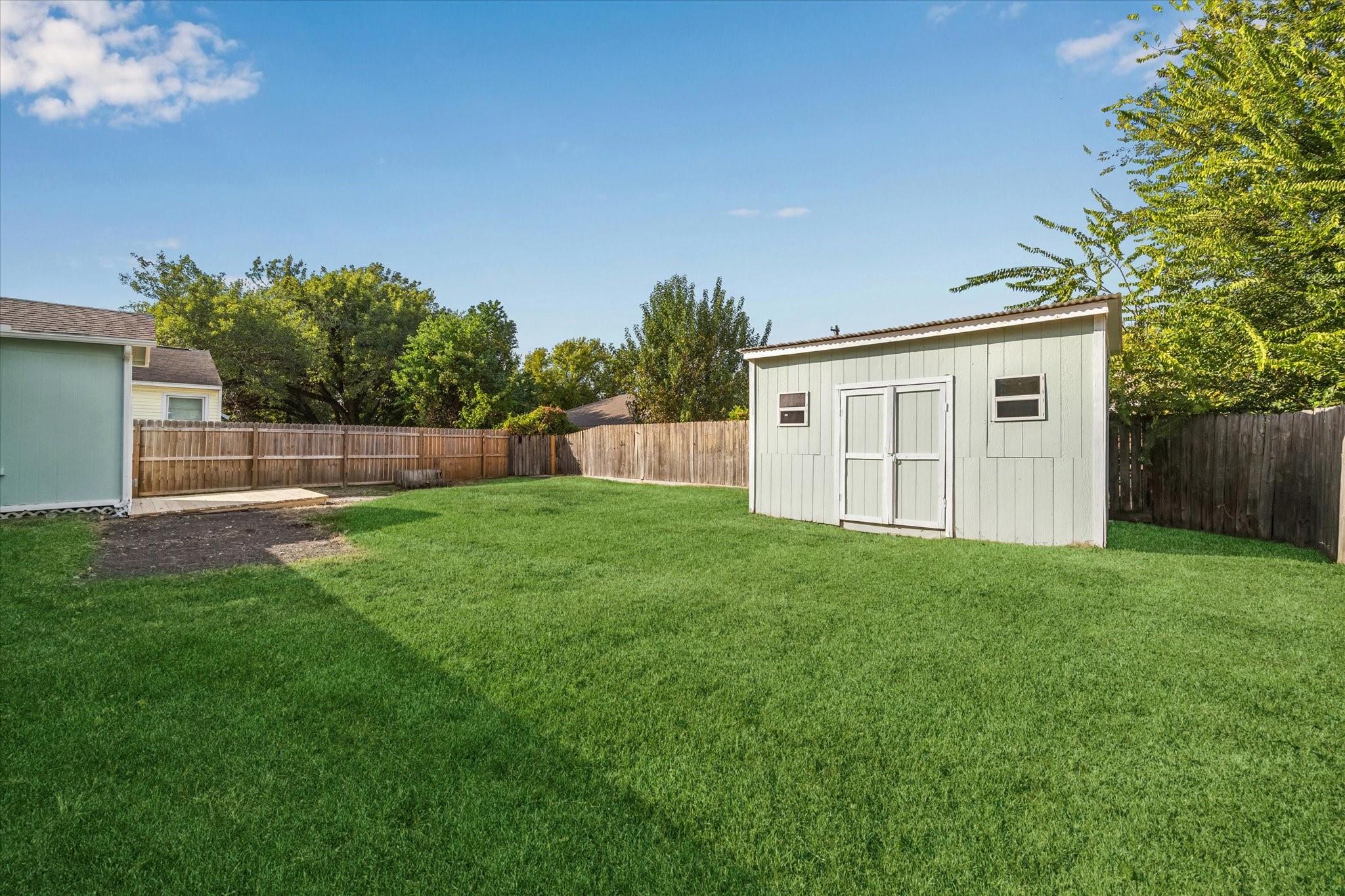 129 E 6th Street, Deer Park