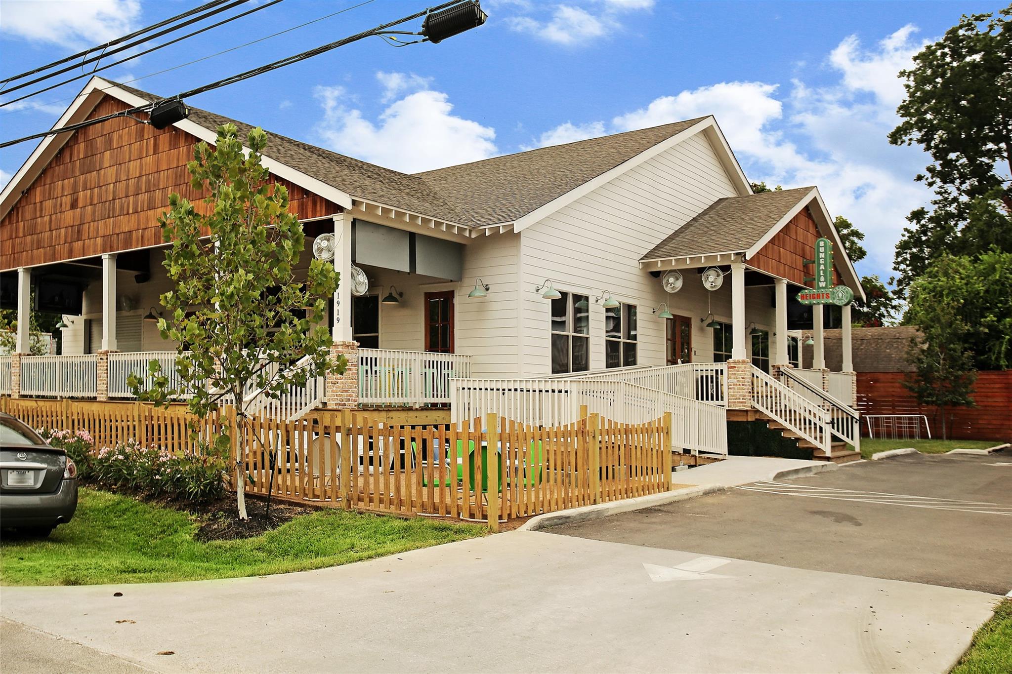 1017 W 16th Street