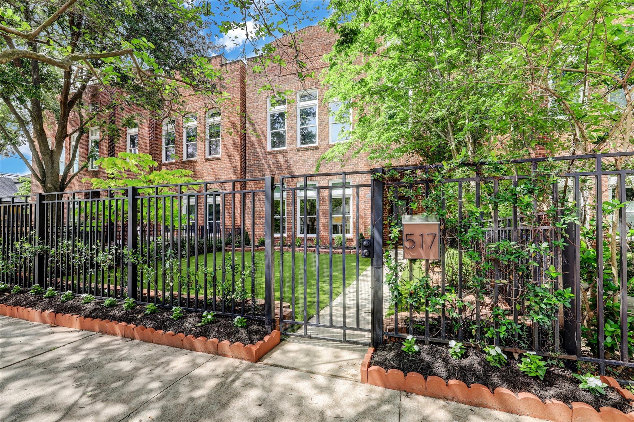 517 E 11th Street