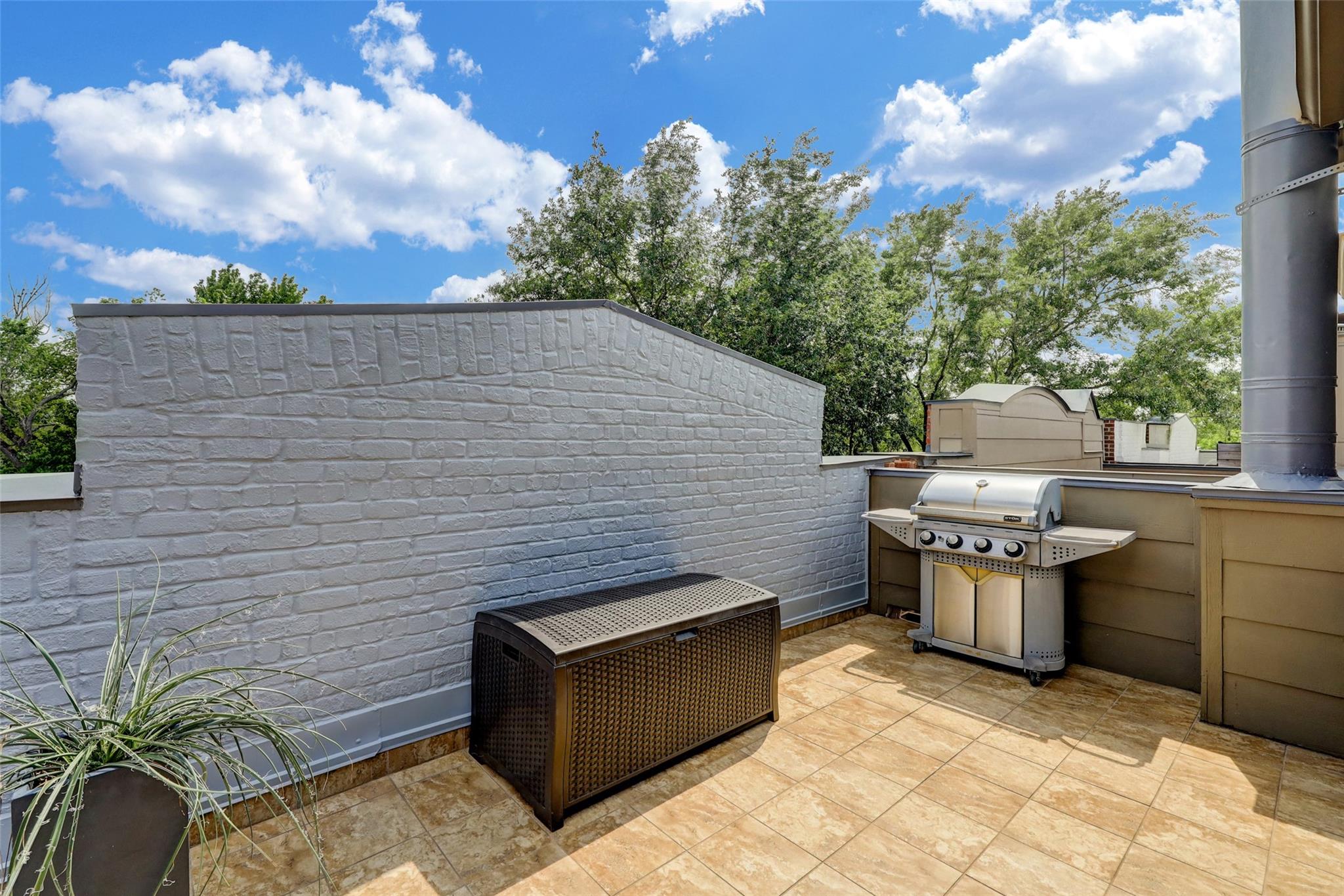 517 E 11th Street