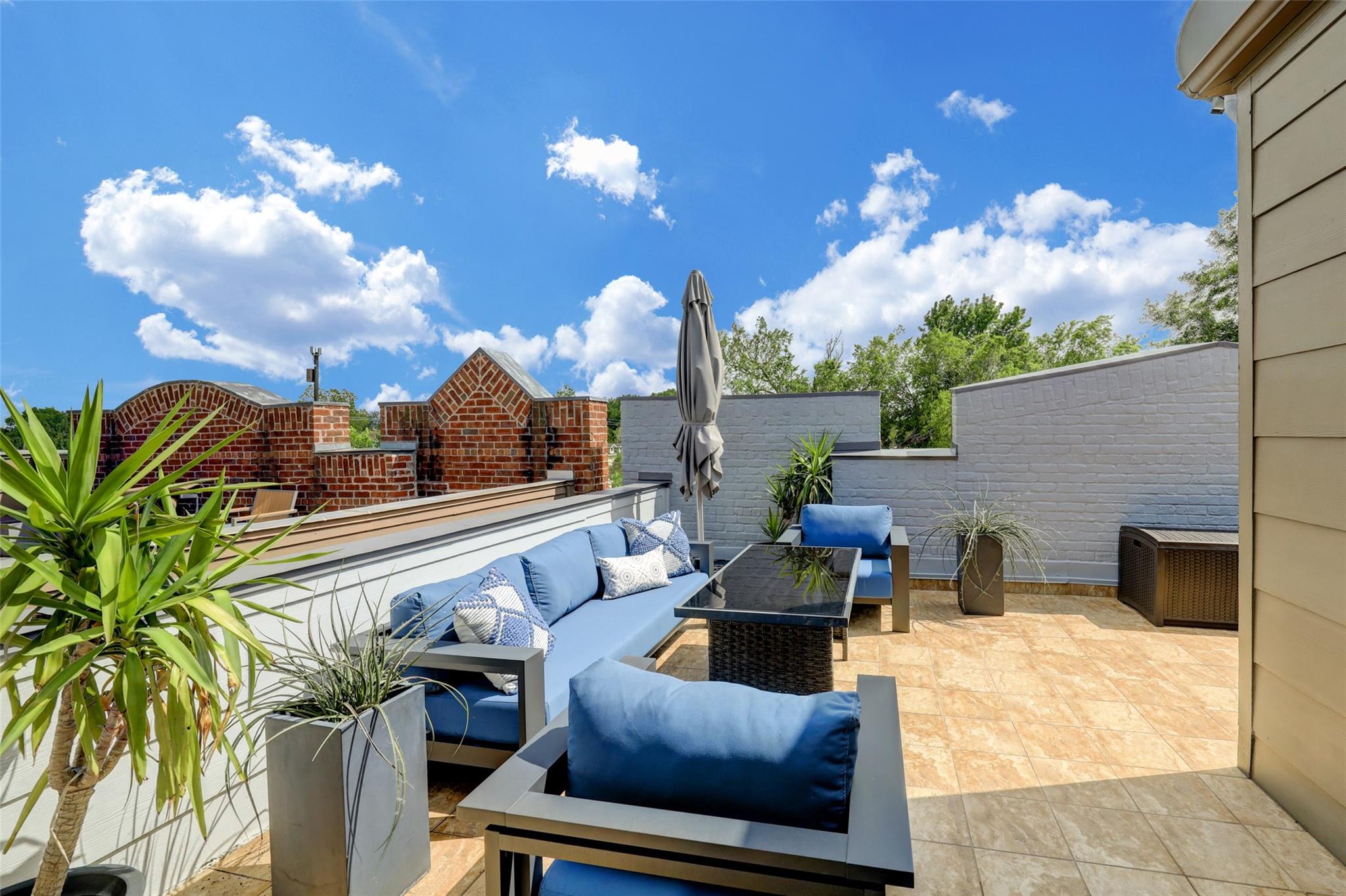 517 E 11th Street