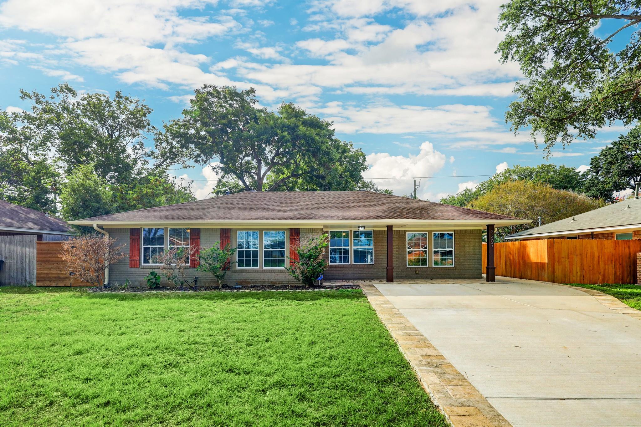 2207 Stonecrest Drive