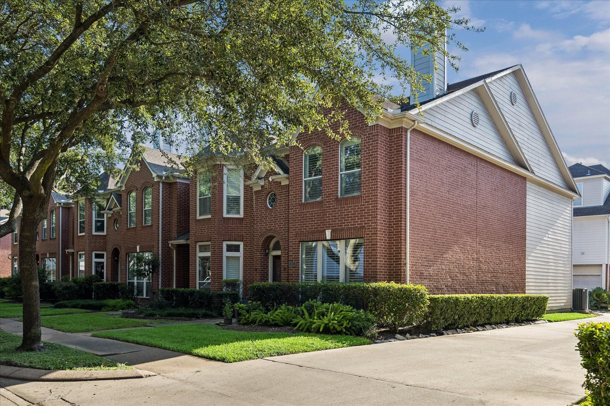 811 W Heights Hollow Lane