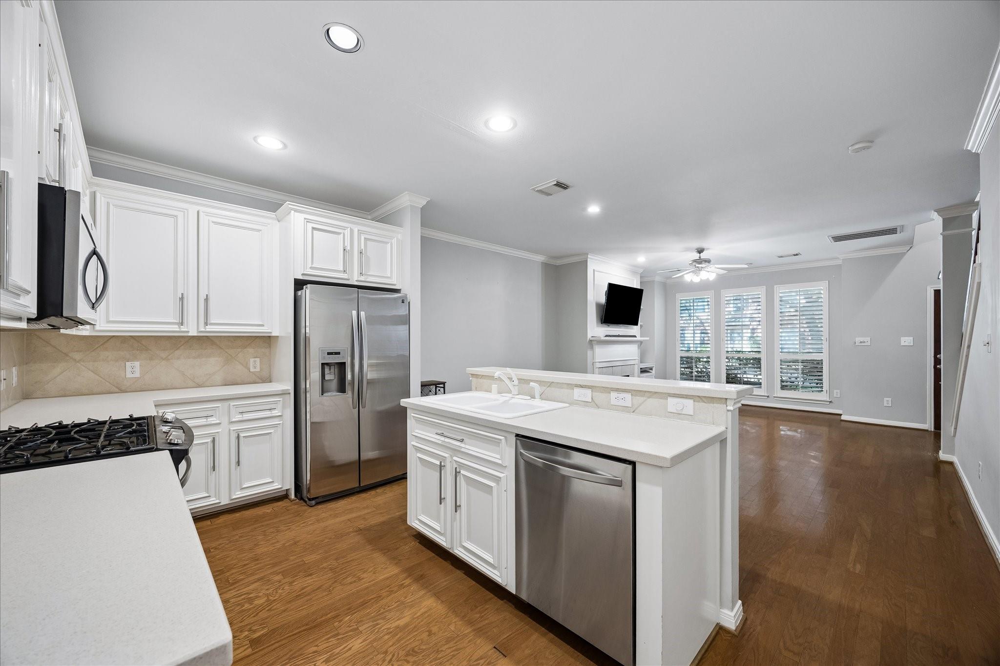 811 W Heights Hollow Lane