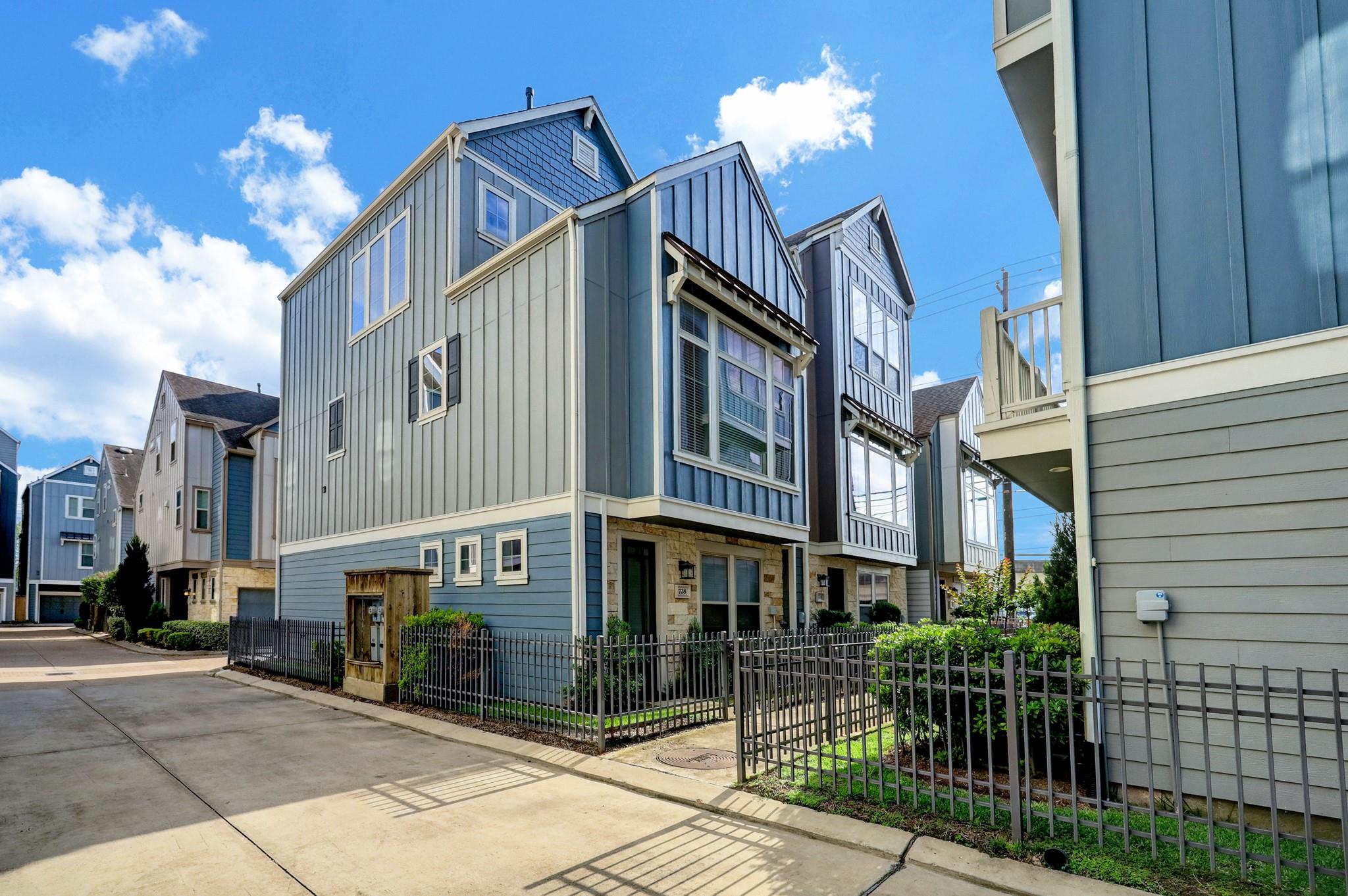 726 N Shepherd Drive