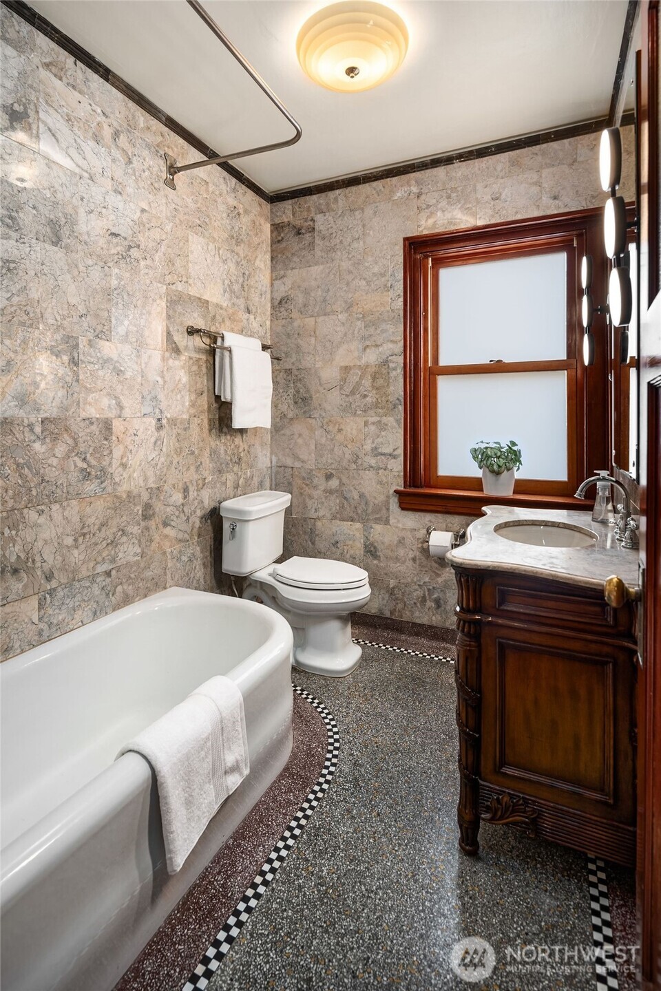 1112 Broadway E Unit: 402