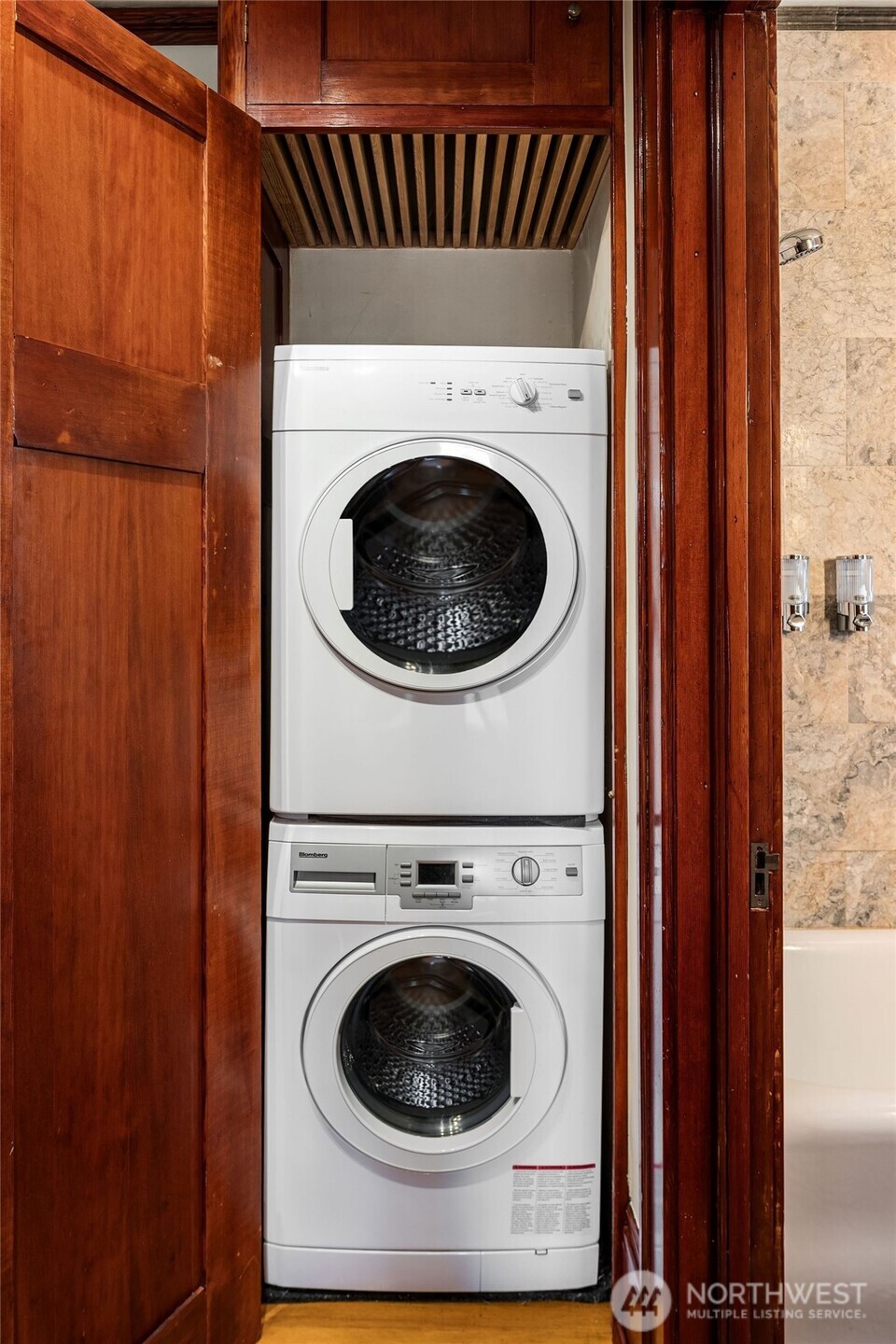 1112 Broadway E Unit: 402