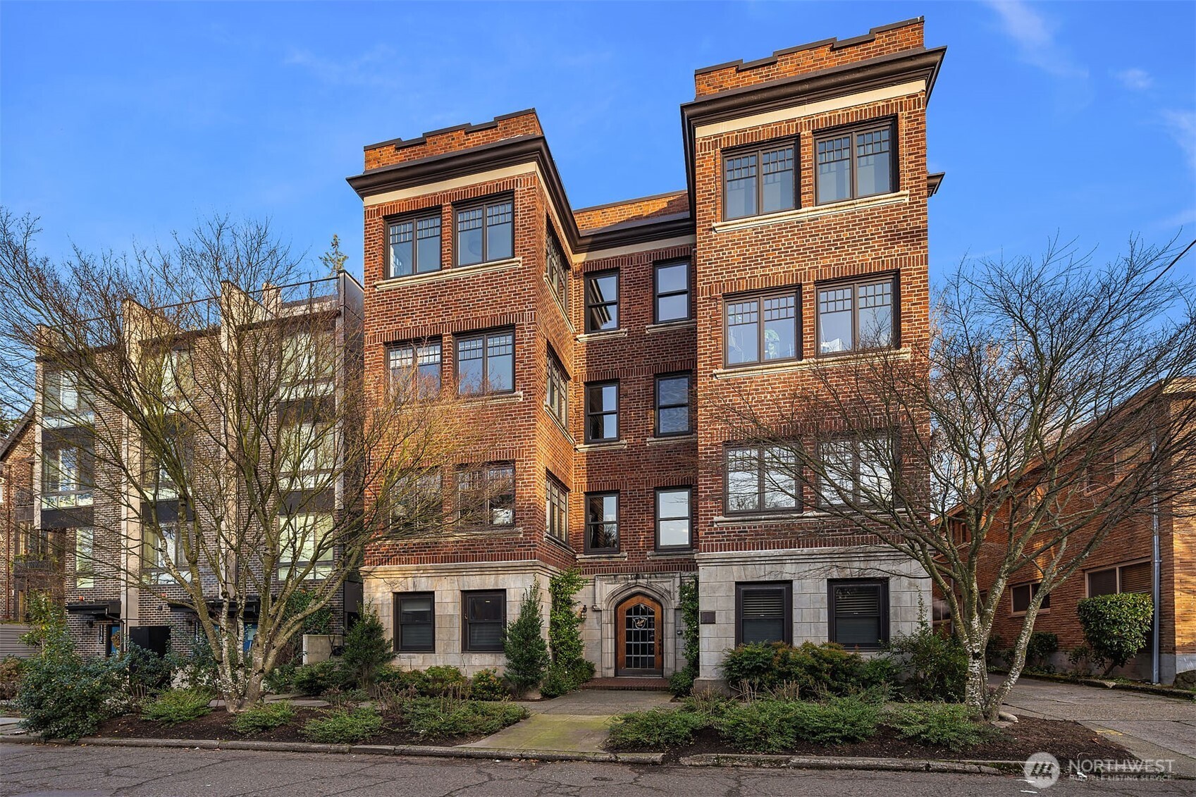 1112 Broadway E Unit: 402