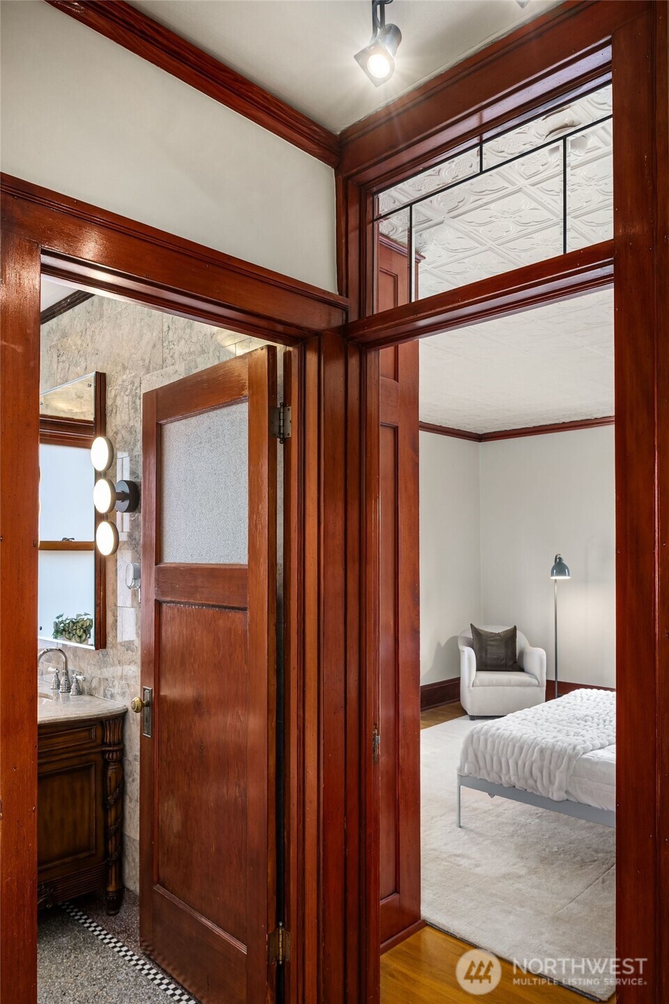 1112 Broadway E Unit: 402