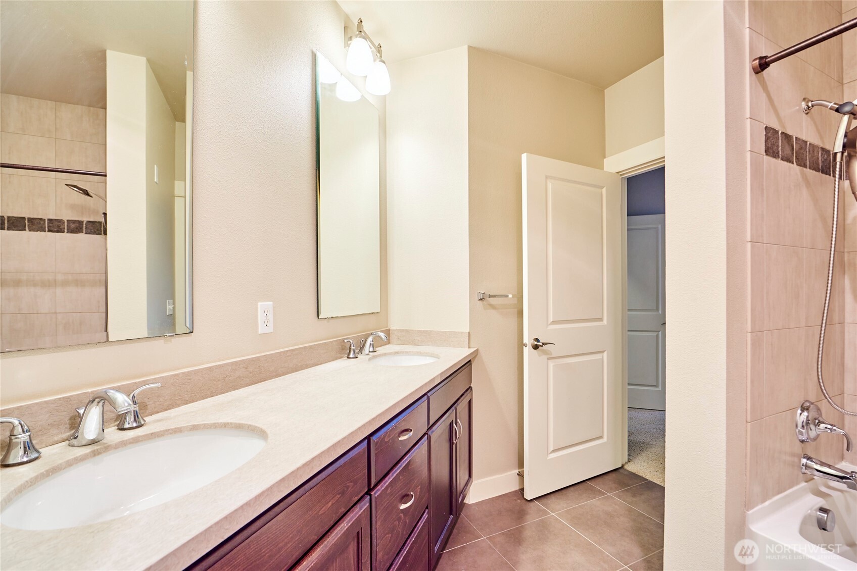 15700 116th Avenue NE Unit: 210