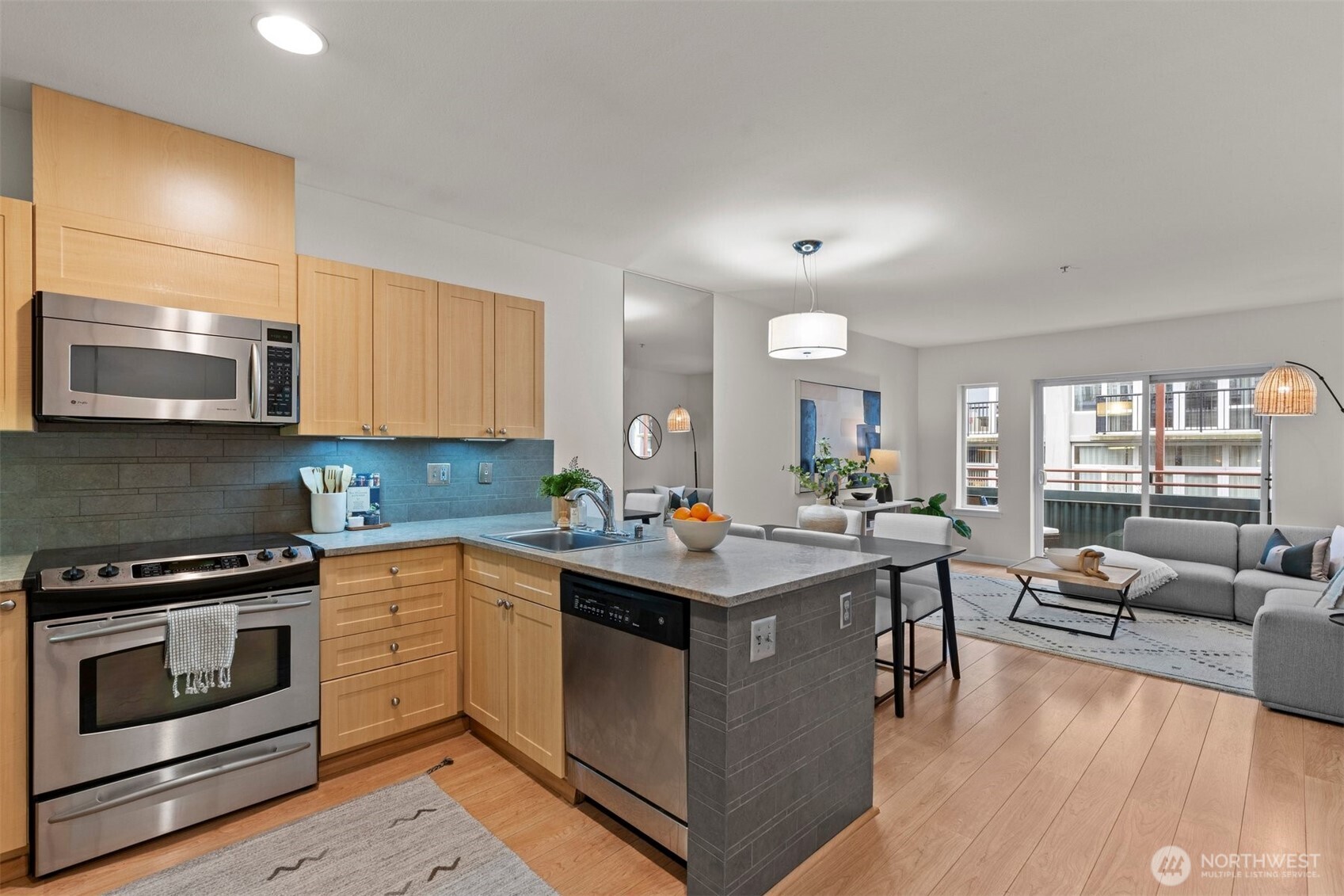 2717 Western Avenue Unit: 624