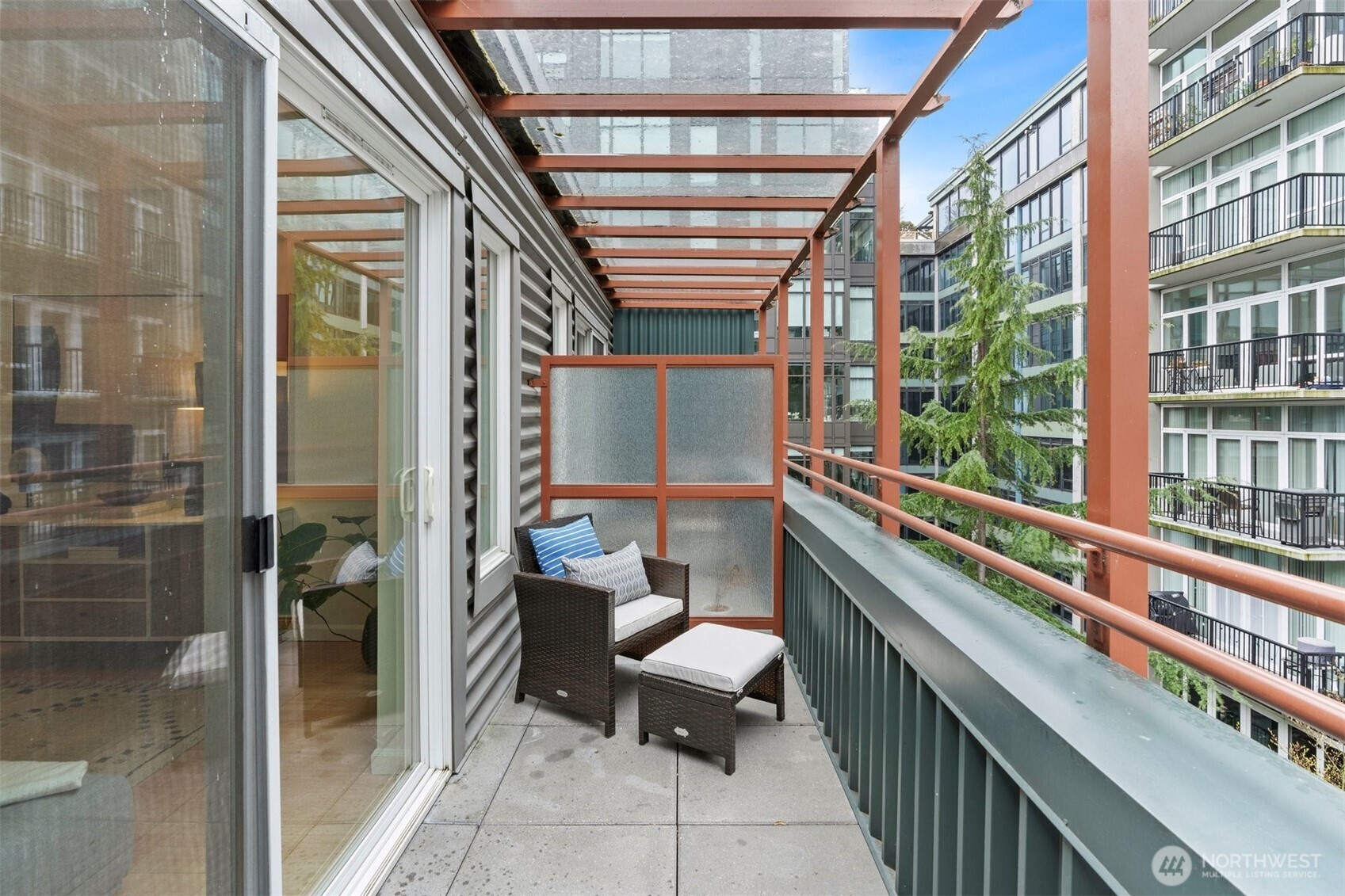 2717 Western Avenue Unit: 624
