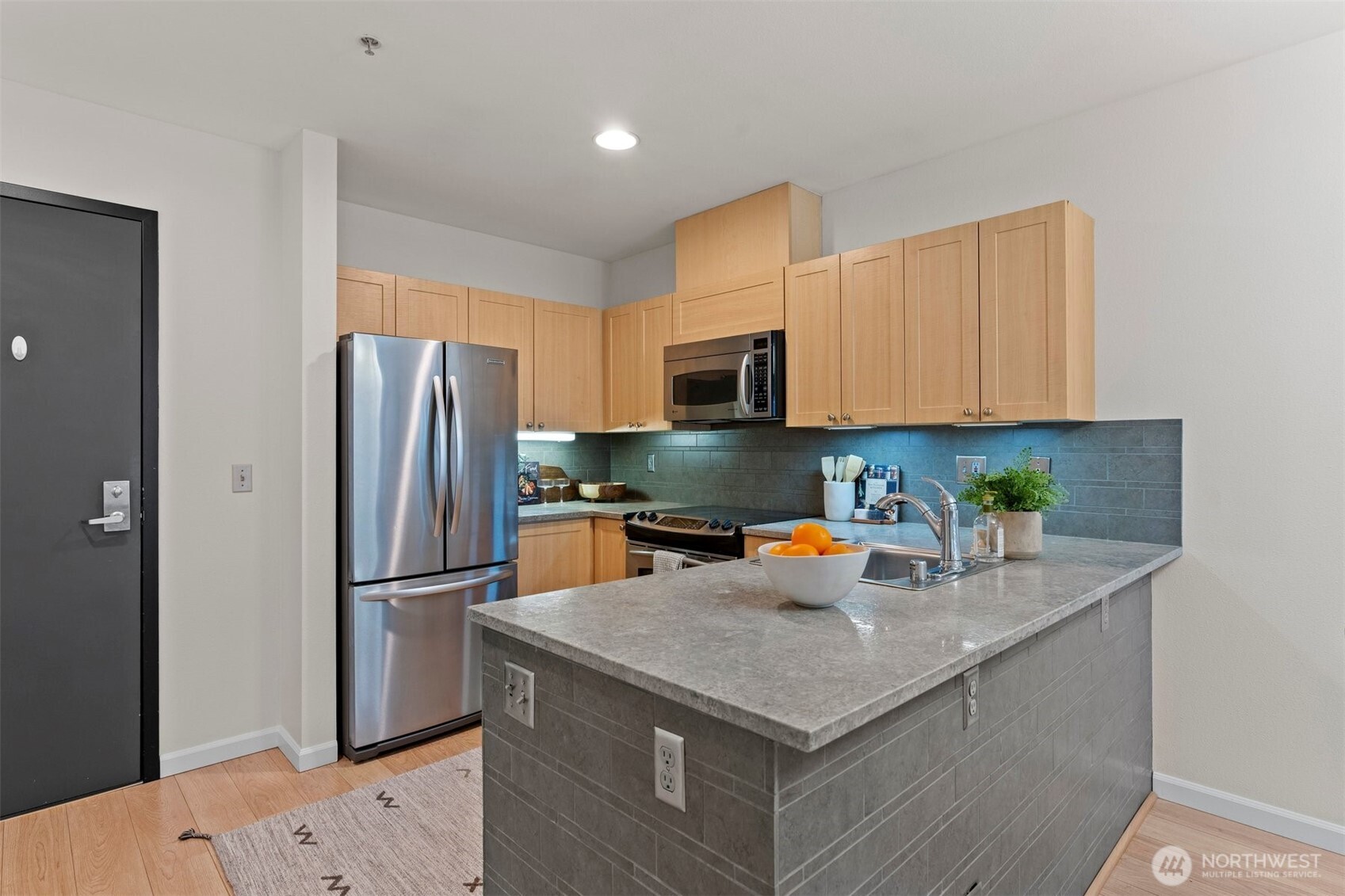 2717 Western Avenue Unit: 624