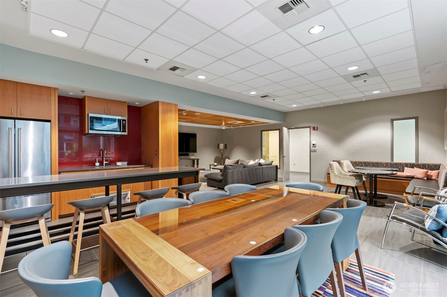 2717 Western Avenue Unit: 624