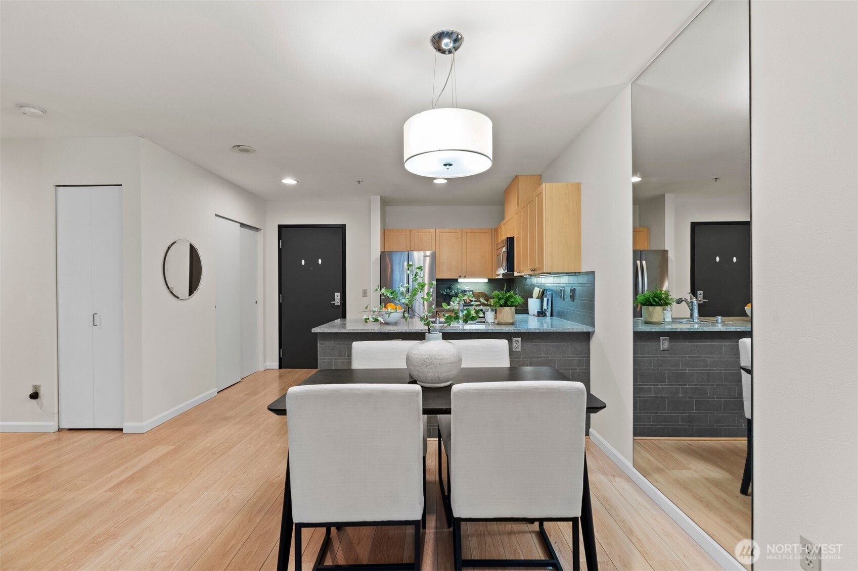 2717 Western Avenue Unit: 624