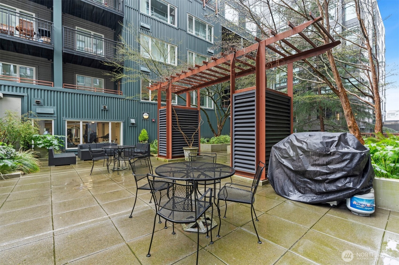 2717 Western Avenue Unit: 624