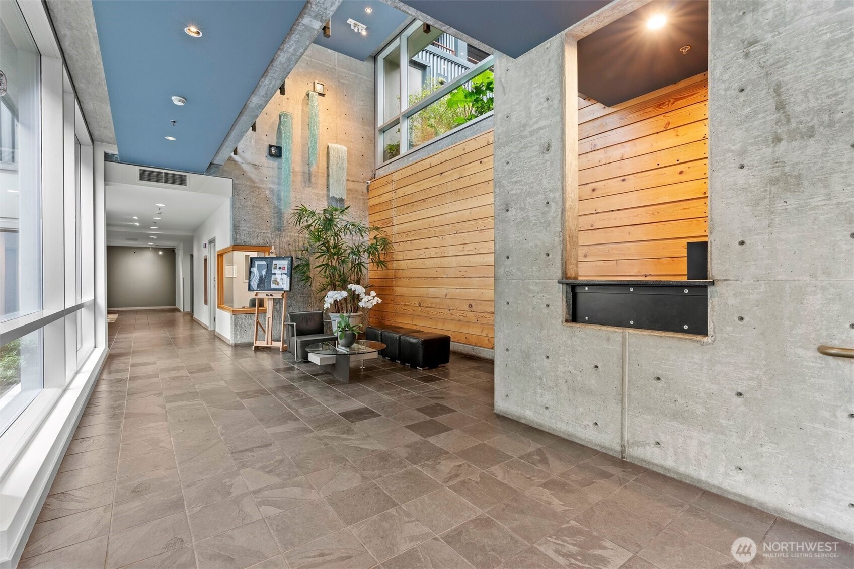 2717 Western Avenue Unit: 624