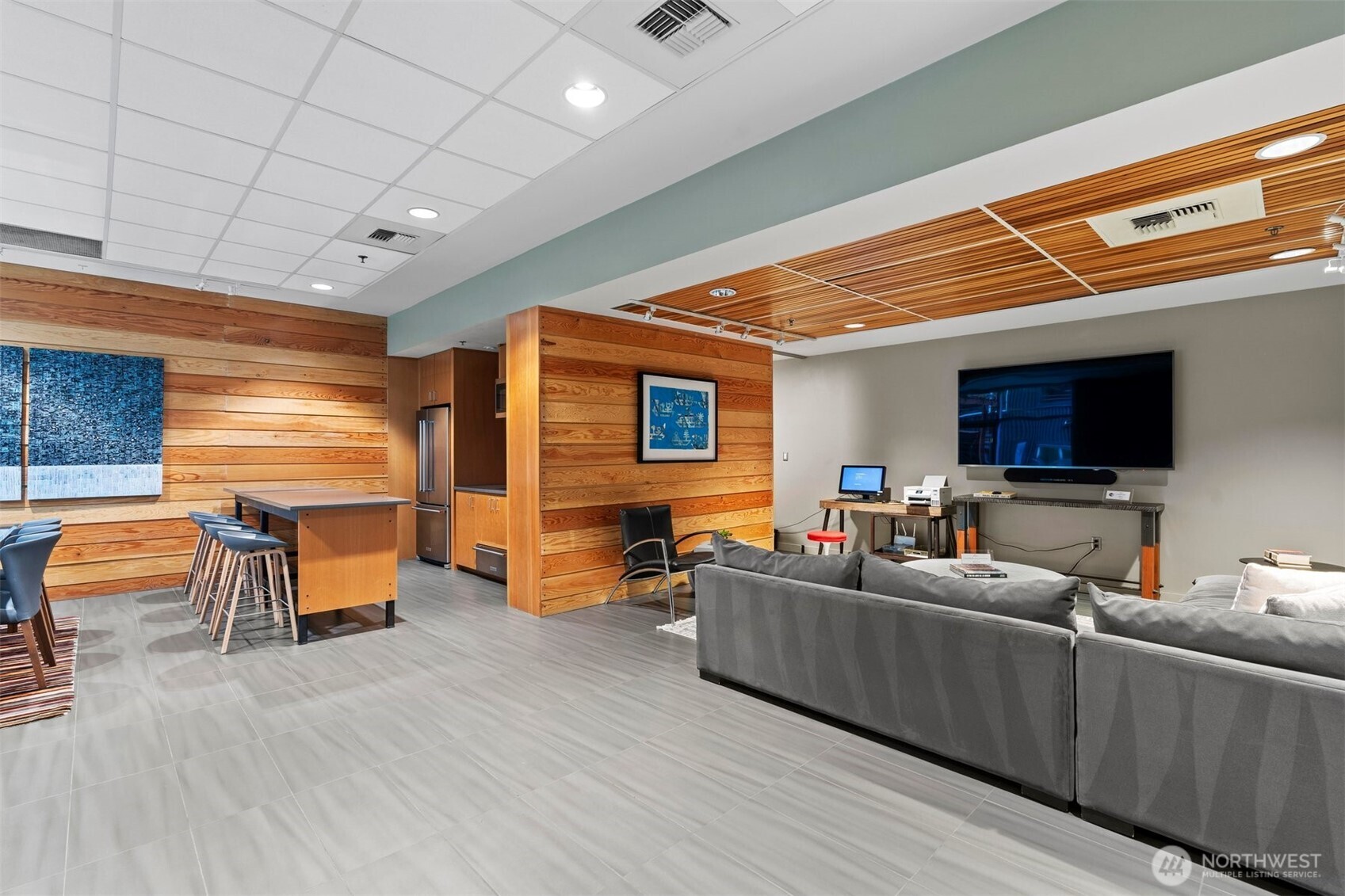 2717 Western Avenue Unit: 624